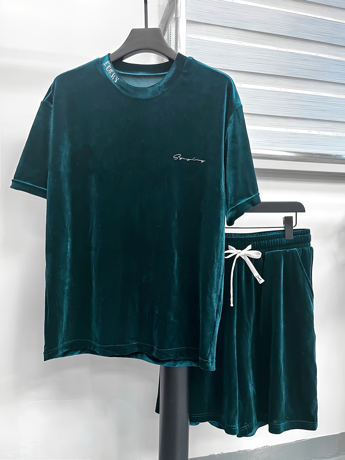 Men'S Fashion Velvet Knit Pullover Set, Contrast Letter Embroidery Top and Solid Color Drawstring Shorts, Simple Casual Outing Commuting Vacation Light Luxury Set, Regular Fit Elastic Knit Two-Piece Set, High-end Sheen Light