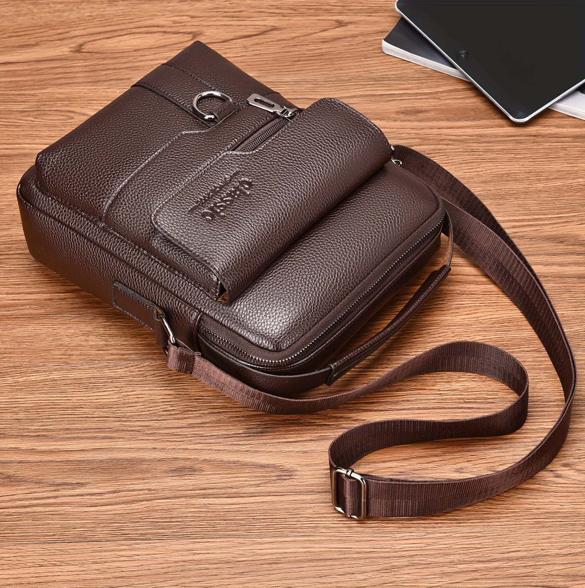 New Men's Crossbody Bag Messenger Bag with Mahogany Pattern Large Capacity Design PU Material Men's Casual Retro Adjustable Shoulder Bag for Going Out Valentine's Day Gift for Husband or Boyfriend