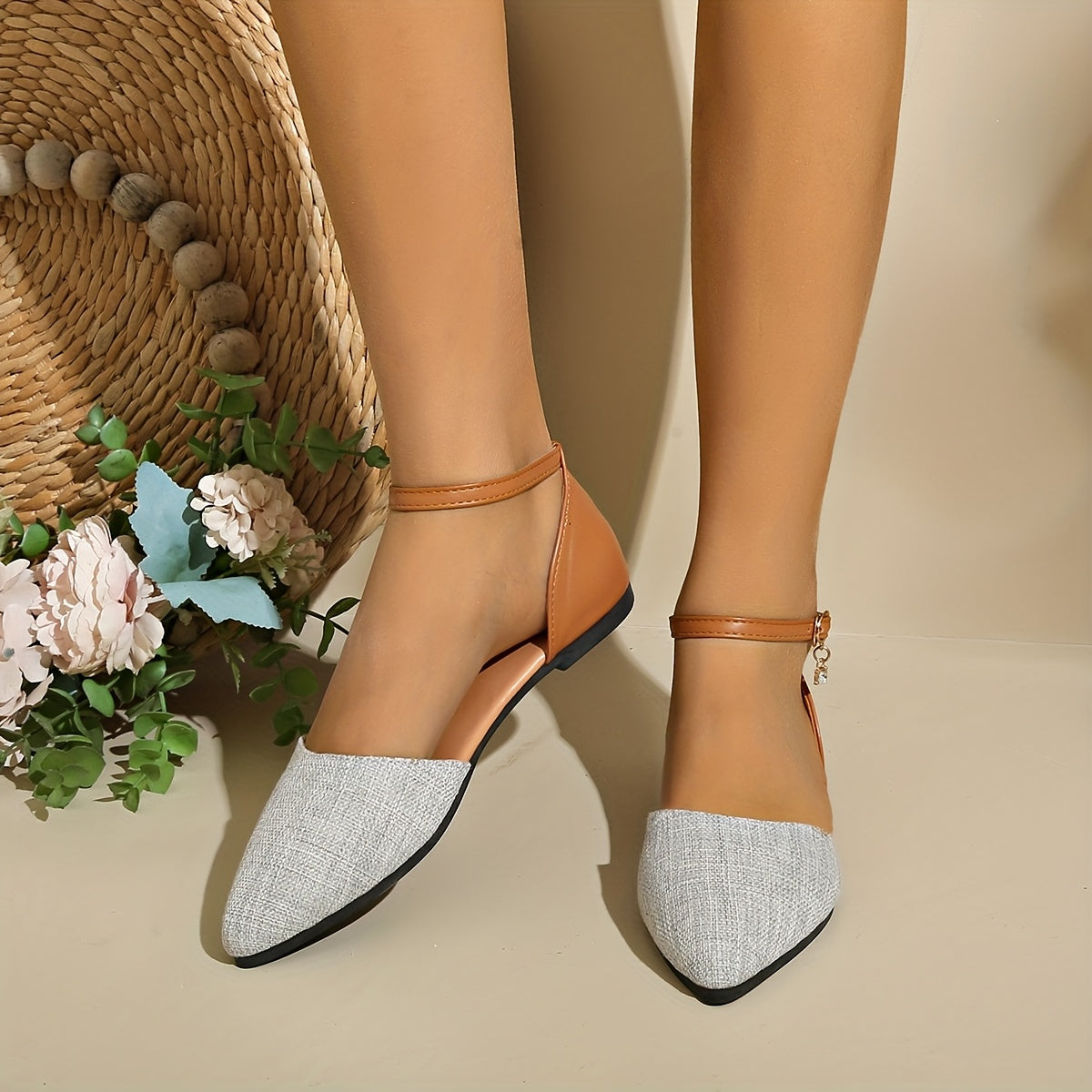 Summer Women'S Flats, Elegant Pointed Toe Buckle Back Strap Sandals - Breathable And Comfortable Fit, with Ankle Straps, Suitable for Everyday Wear.