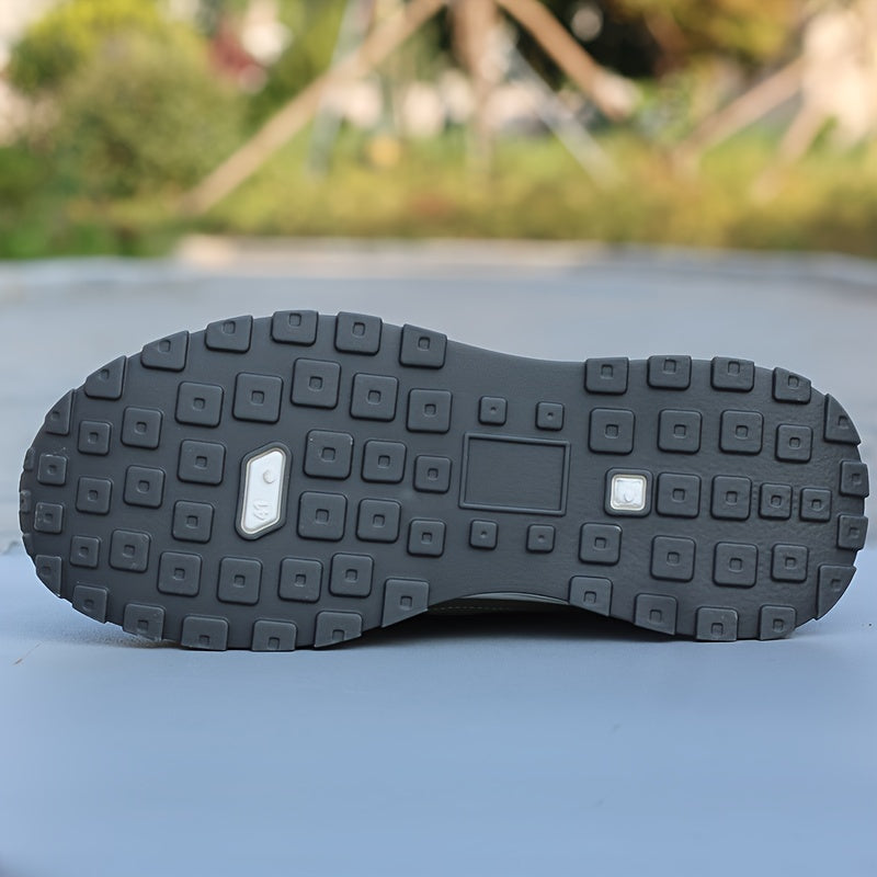Men's breathable mesh sports shoes, lightweight flat heeled board shoes, Men's versatile casual shoes, soft soled comfortable and fashionable running travel shoes
