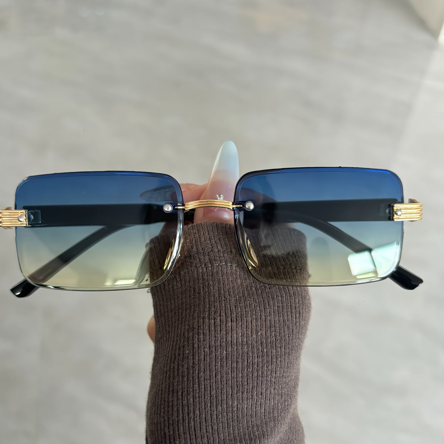 Unisex Business Square Fashion Glasses for Men & Women - High-Quality PC Frame with Gradient Purple Lenses, Sleek Black Design, Durable & Stylish for Casual or Professional Wear, Stylish Eyewear, Sophisticated Eyewear, Durabl
