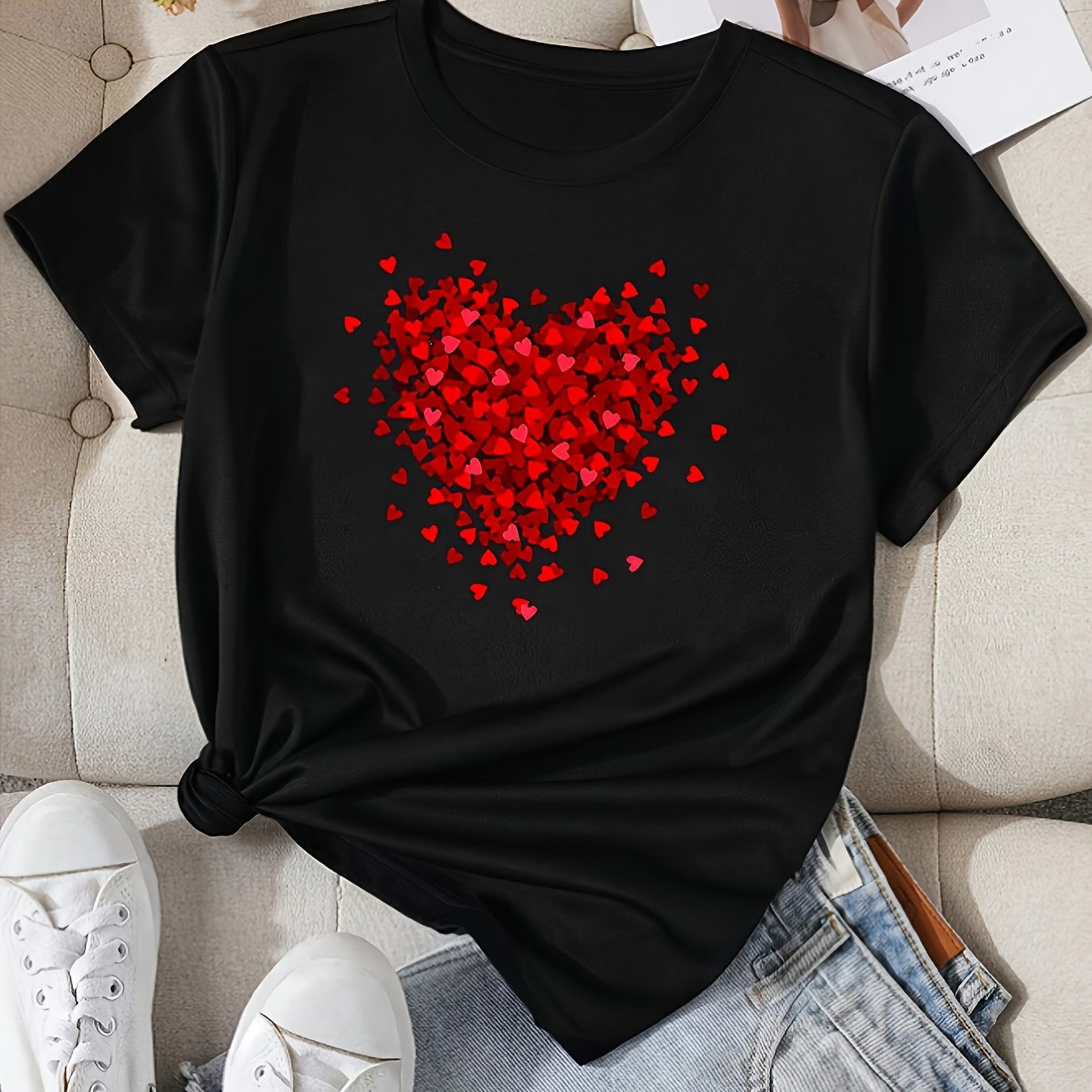 A Stylish Women'S T-Shirt Featuring a Unique Red Heart Design, Perfect for Valentine'S Day, with Short Sleeves And a Casual Round Neck, Suitable for Spring And Summer Wear.