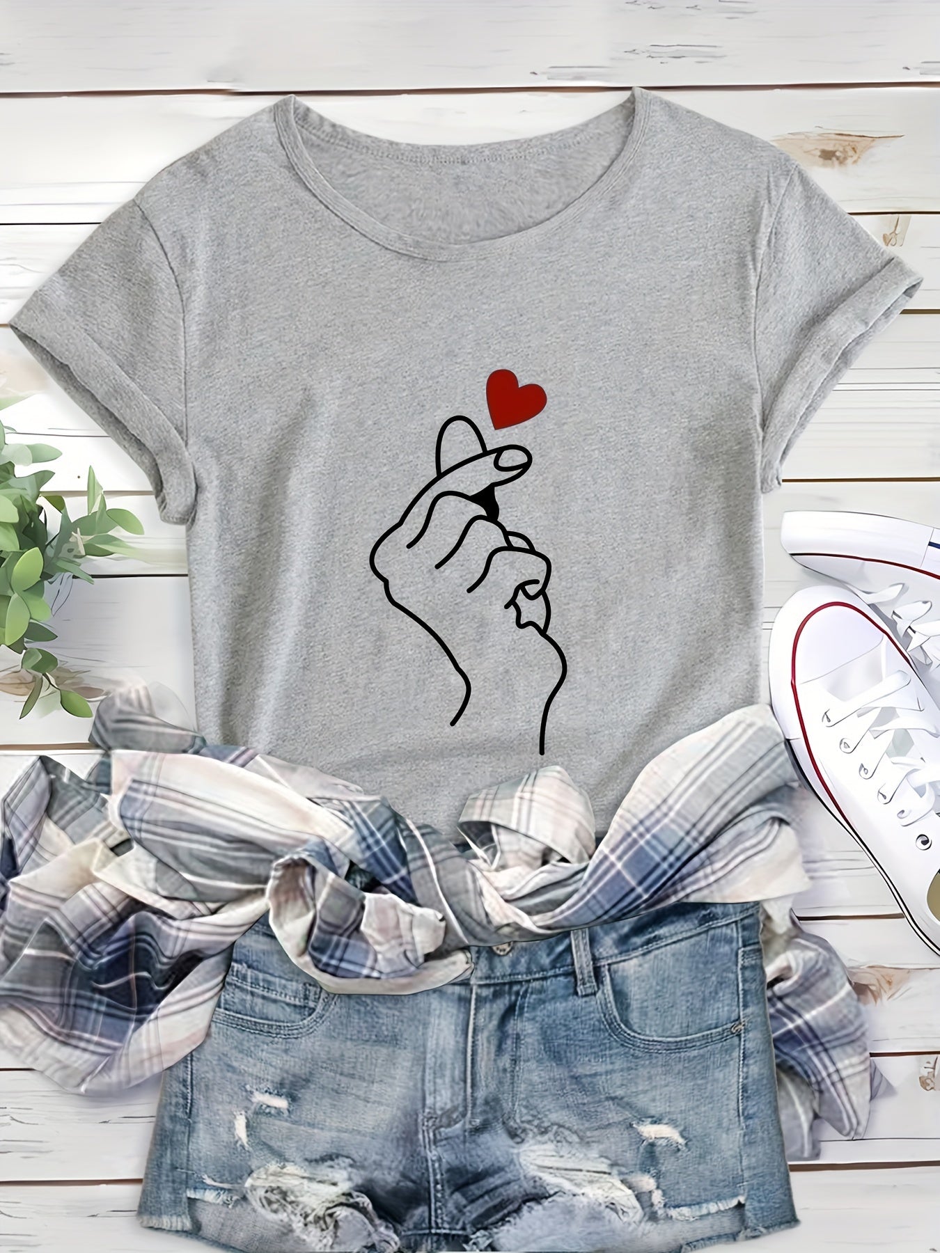 Heart Graphic Round Neck Sports T-shirt, Short Sleeve Running Casual Top, Women's Activewear