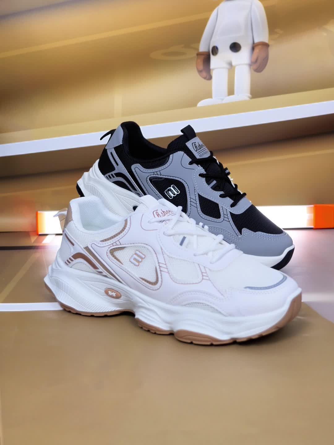 Men'S 2025 New Fashionable Low-Top Sneakers with Thick Sole - Non-Slip, Outdoor Casual Shoes for Teenagers and Young Adults, White and Golden Accents, All-Season Comfort, Casual Footwear | Modern Sneaker Design | Rubber Base