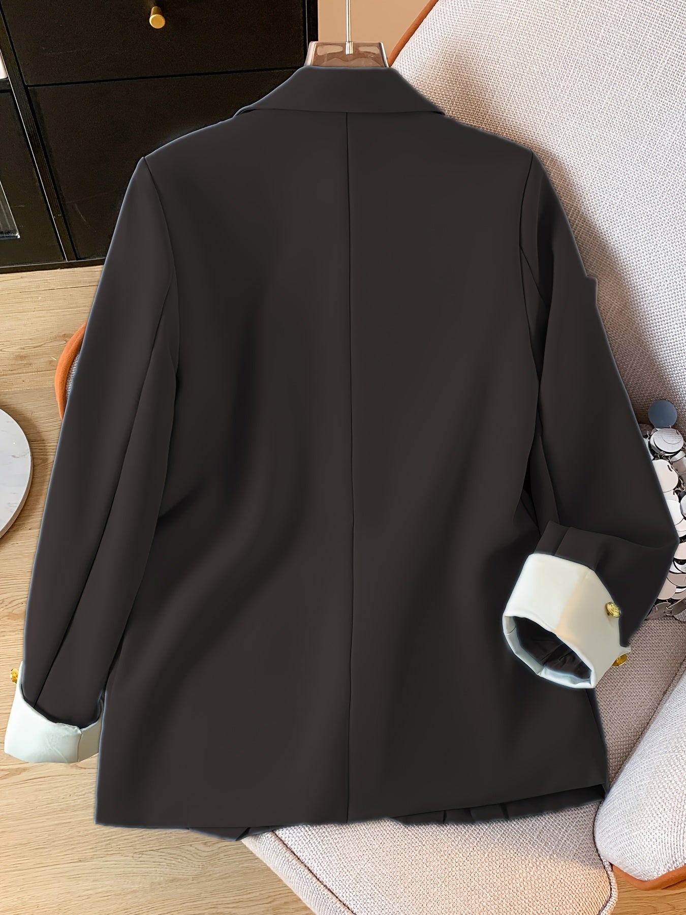 Chic Light Blue Slim-Fit Blazer կանանց համար. Նորաձև երկարաթև աշխատանքային գրասենյակային վերնազգեստ ոսկե կոճակով, էլեգանտ պոլիեսթեր գործվածք, կատարյալ գարնան և աշնան համար