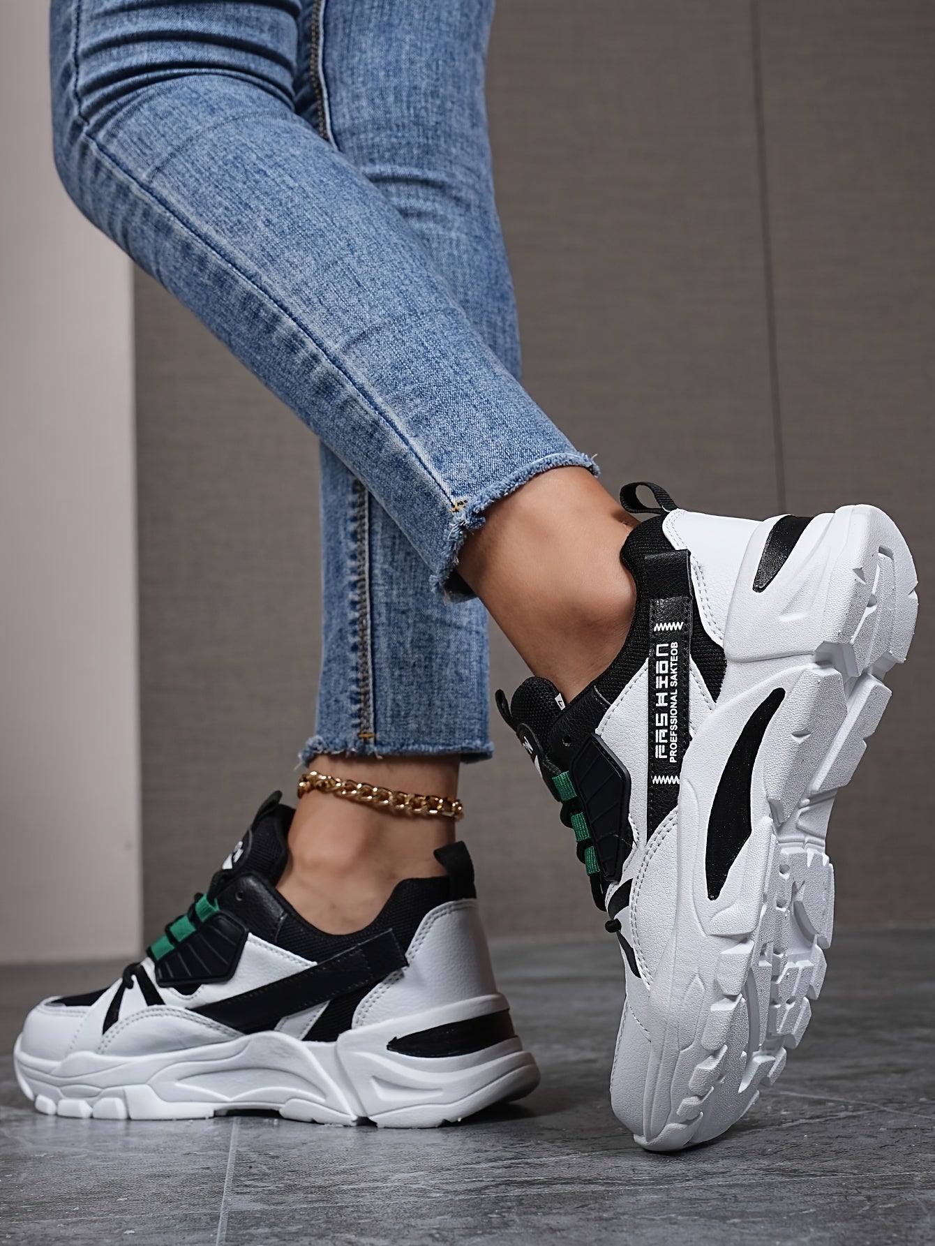 Women's Fashion Sneakers Geometric Pattern Low-Top with EVA Sole, Lace-Up Casual Sports Shoes, Hand-Washable Fabric Inner, All-Season Comfort Footwear with Plain Toe Design