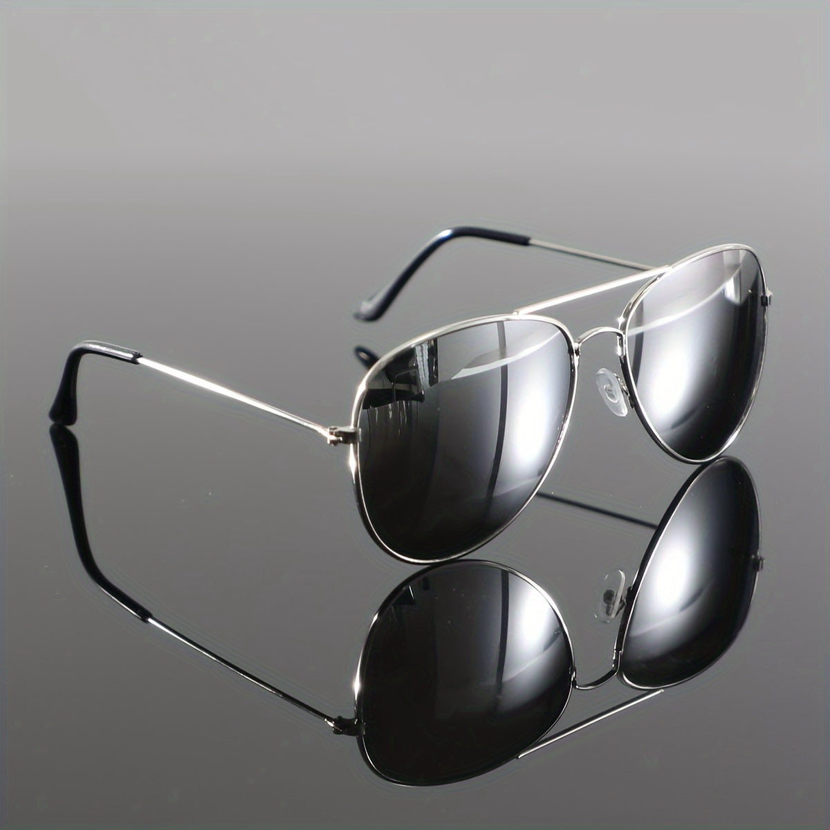 1 Pair of Men's Silvery Reflective Metal Oval Double Beam Retro Mature Personality and Casual Fashion Glasses