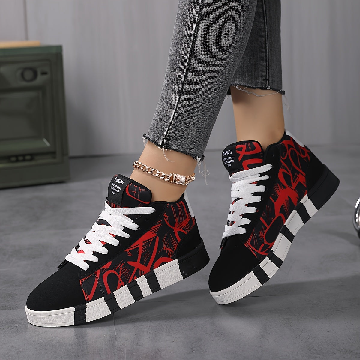 Women'S High-Top Casual Skate Shoes, Black and White Graffiti Design, Lightweight Fabric Lining, All-Season Rubber Sole Sneakers for Outdoor Sports and Hiking, Skate Shoes
