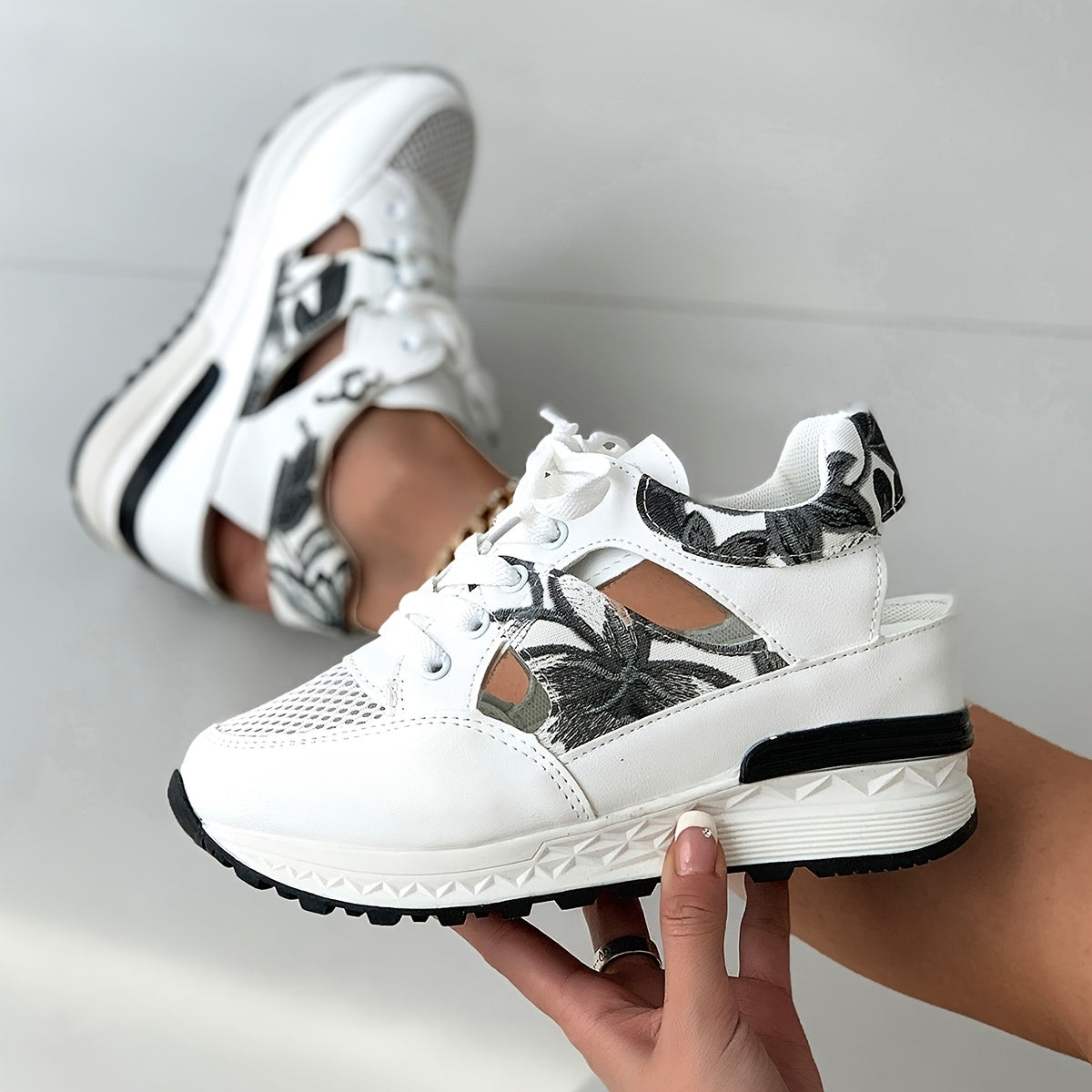 Women's New Fashion Leaf Floral Versatile Casual Lightweight Breathable Mesh Outdoor Sports Sandals with Thick Soft Sole for Height Boost