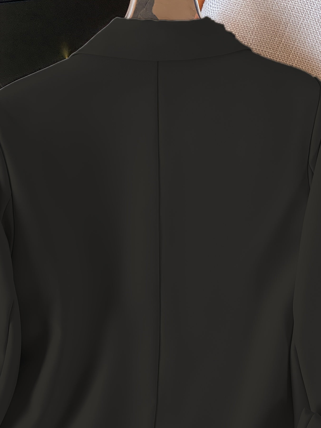 Chic Light Blue Slim-Fit Blazer կանանց համար. Նորաձև երկարաթև աշխատանքային գրասենյակային վերնազգեստ ոսկե կոճակով, էլեգանտ պոլիեսթեր գործվածք, կատարյալ գարնան և աշնան համար