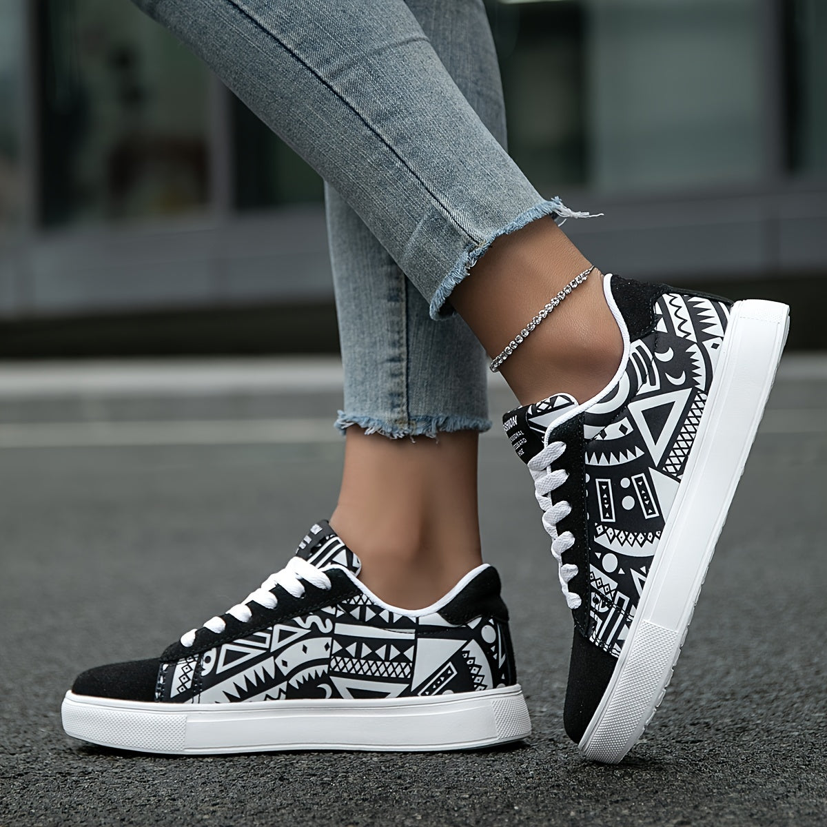 Women's Casual Skate Shoes Geometric Pattern Random Print Versatile, Lightweight Anti-Slip Outdoor Sports Daily Wear Walking Sneakers