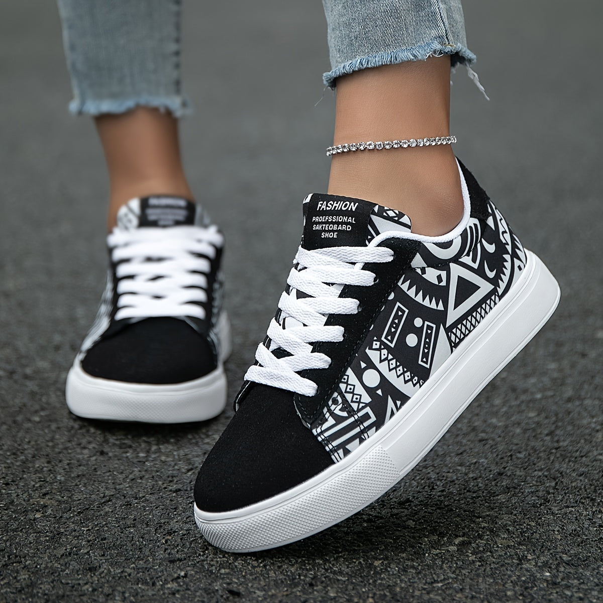 Women's Casual Skate Shoes Geometric Pattern Random Print Versatile, Lightweight Anti-Slip Outdoor Sports Daily Wear Walking Sneakers
