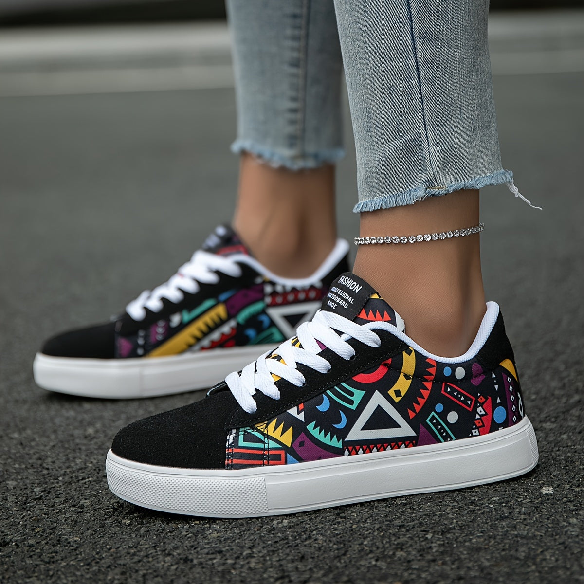 Women's Casual Skate Shoes Geometric Pattern Random Print Versatile, Lightweight Anti-Slip Outdoor Sports Daily Wear Walking Sneakers