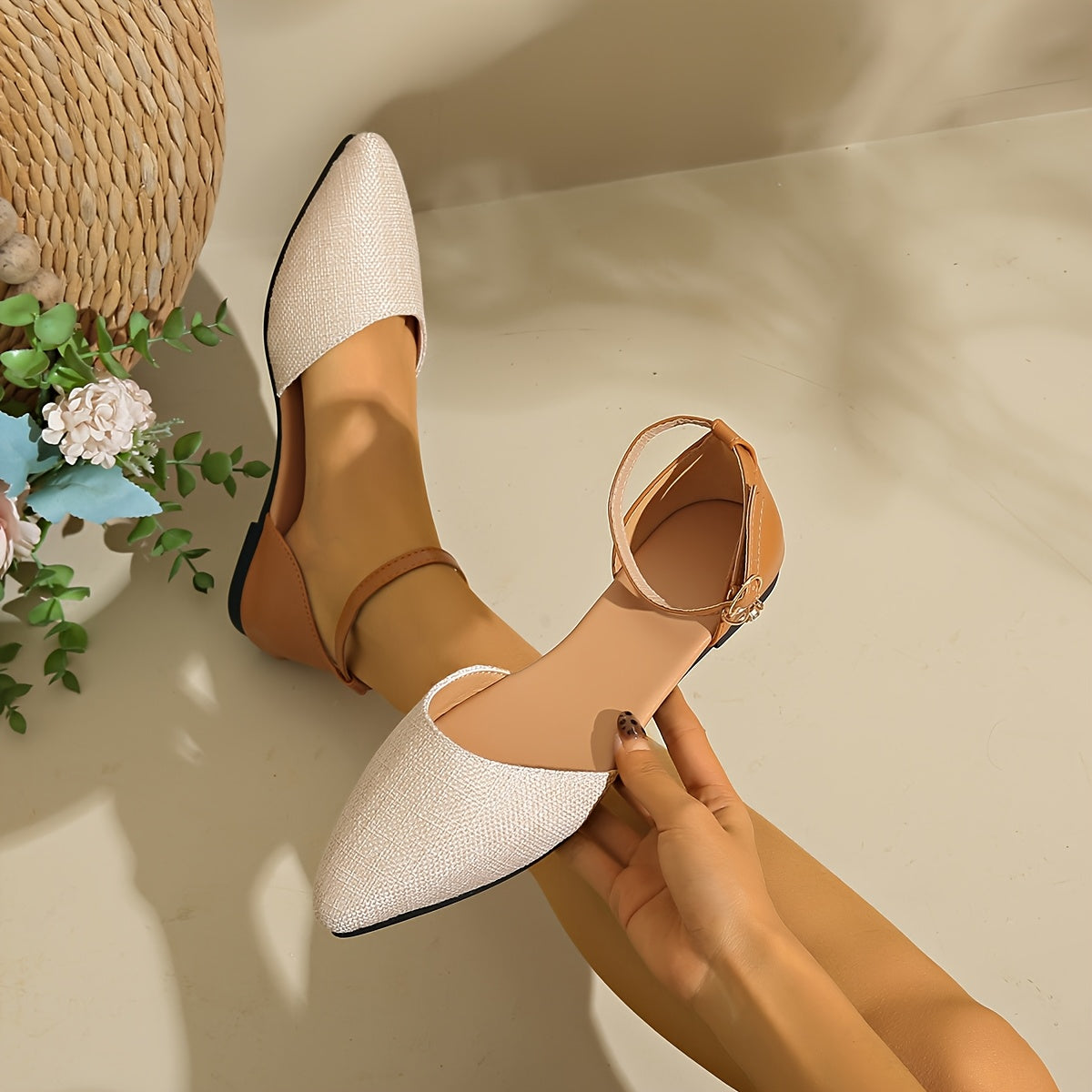 Summer Women'S Flats, Elegant Pointed Toe Buckle Back Strap Sandals - Breathable And Comfortable Fit, with Ankle Straps, Suitable for Everyday Wear.
