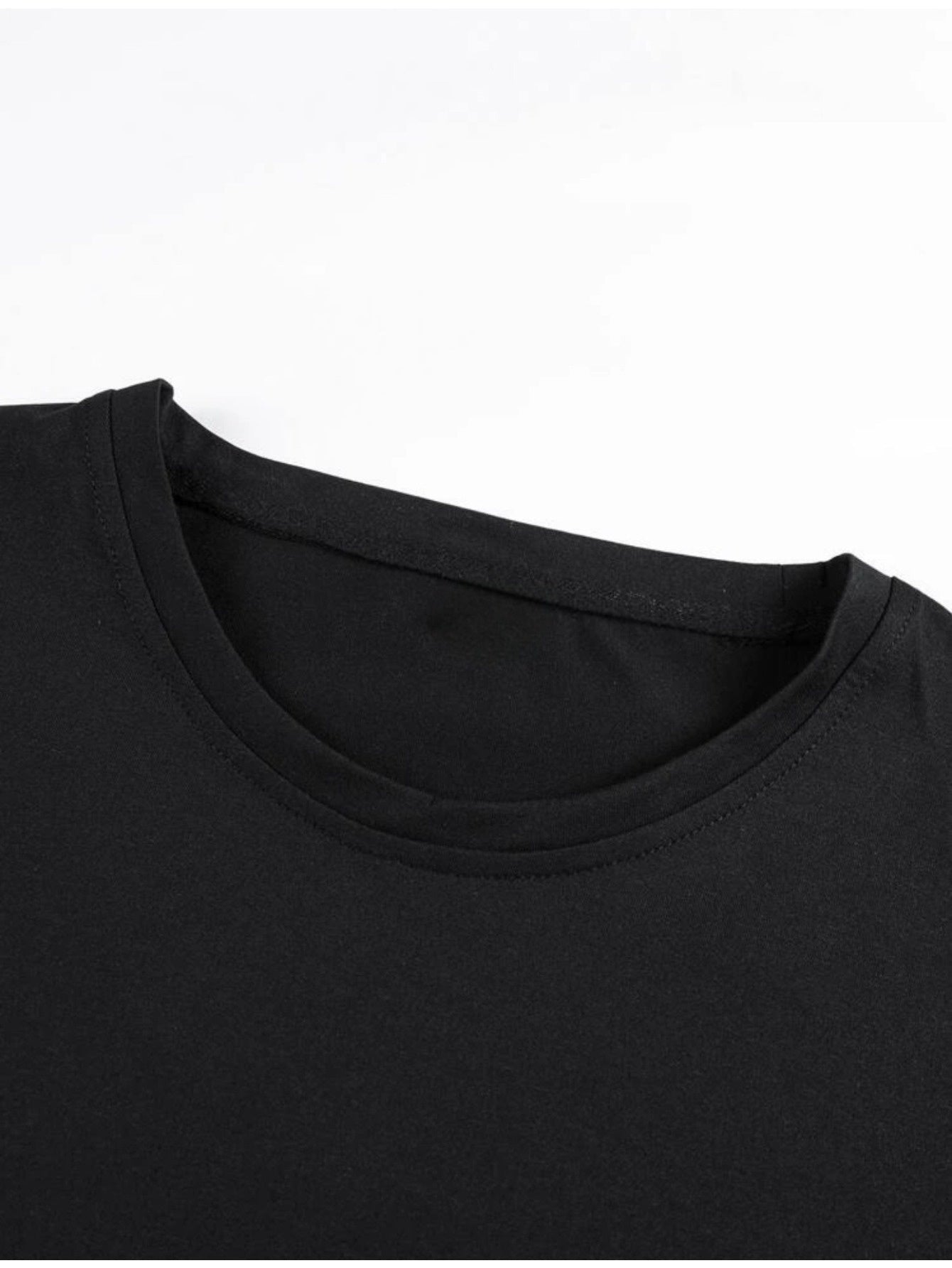 1pc of Men's black and white color-block round neck casual short-sleeve T-shirt