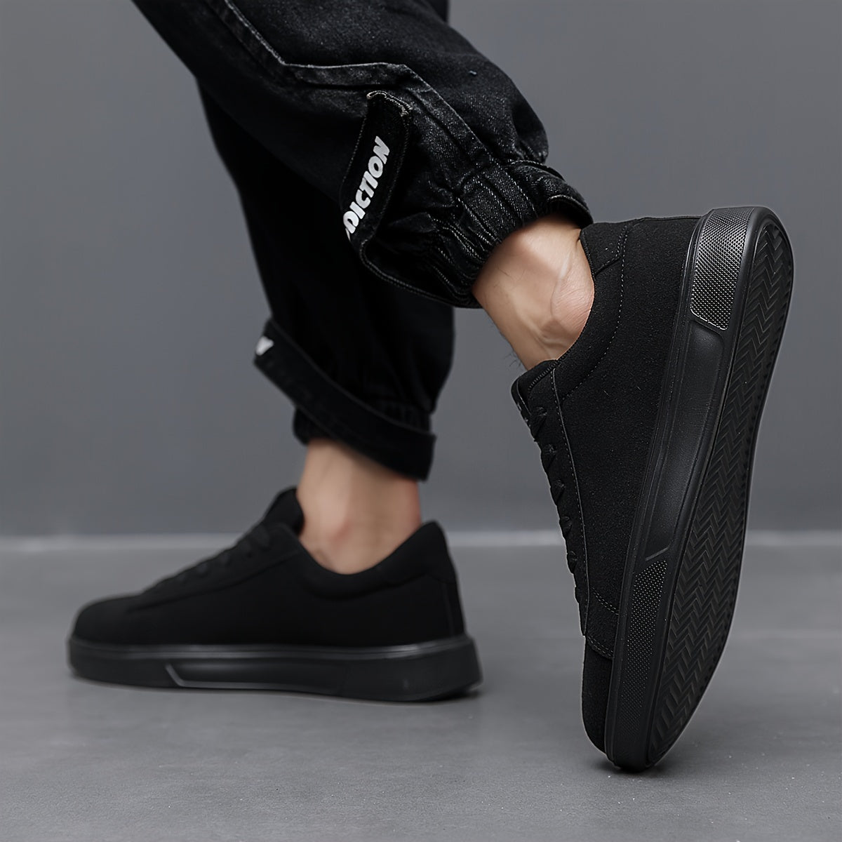 Men's Trendy Solid Skate Shoes, Comfy Non Slip Casual Lace Up Sneakers For Men's Outdoor Activities