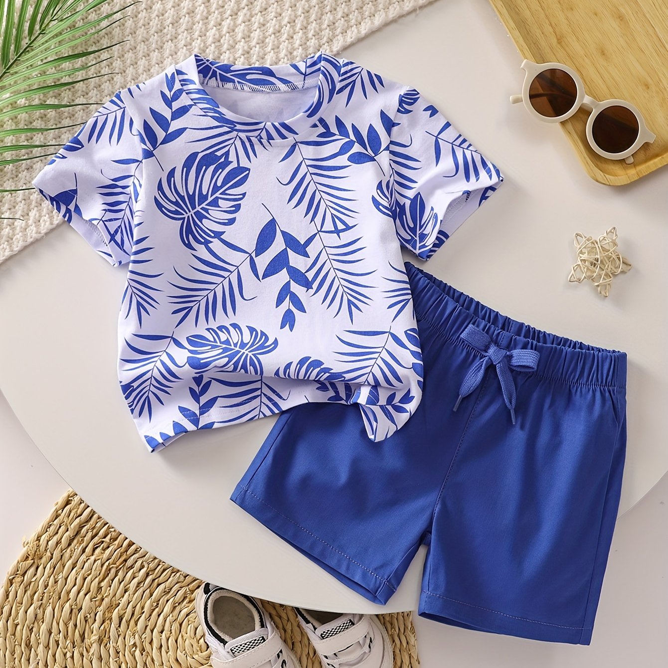 Boys' Tropical Leaf Print Cotton Blend Casual Outfit - Short Sleeve Tee & Drawstring Shorts Set, Machine Washable for Spring/Summer, Perfect for Outdoor