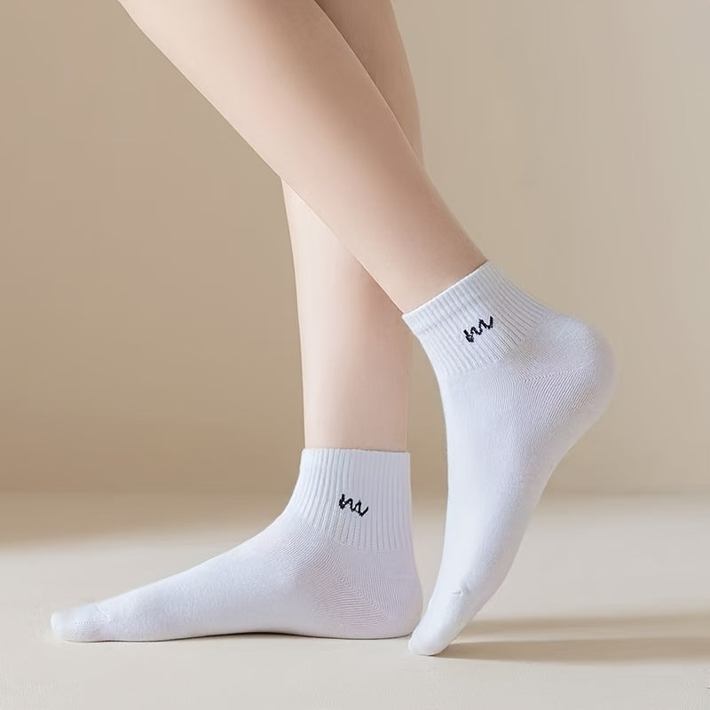 7 Pairs of Spring And Summer Casual Sports Socks, Breathable And Sweat-Absorbing, Simple And Versatile Women'S Ankle Socks.