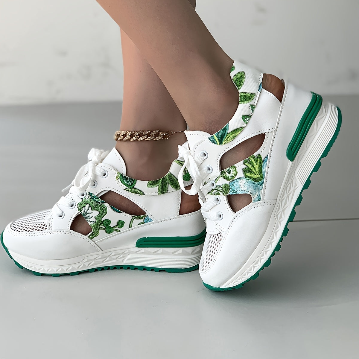 Women's New Fashion Leaf Floral Versatile Casual Lightweight Breathable Mesh Outdoor Sports Sandals with Thick Soft Sole for Height Boost