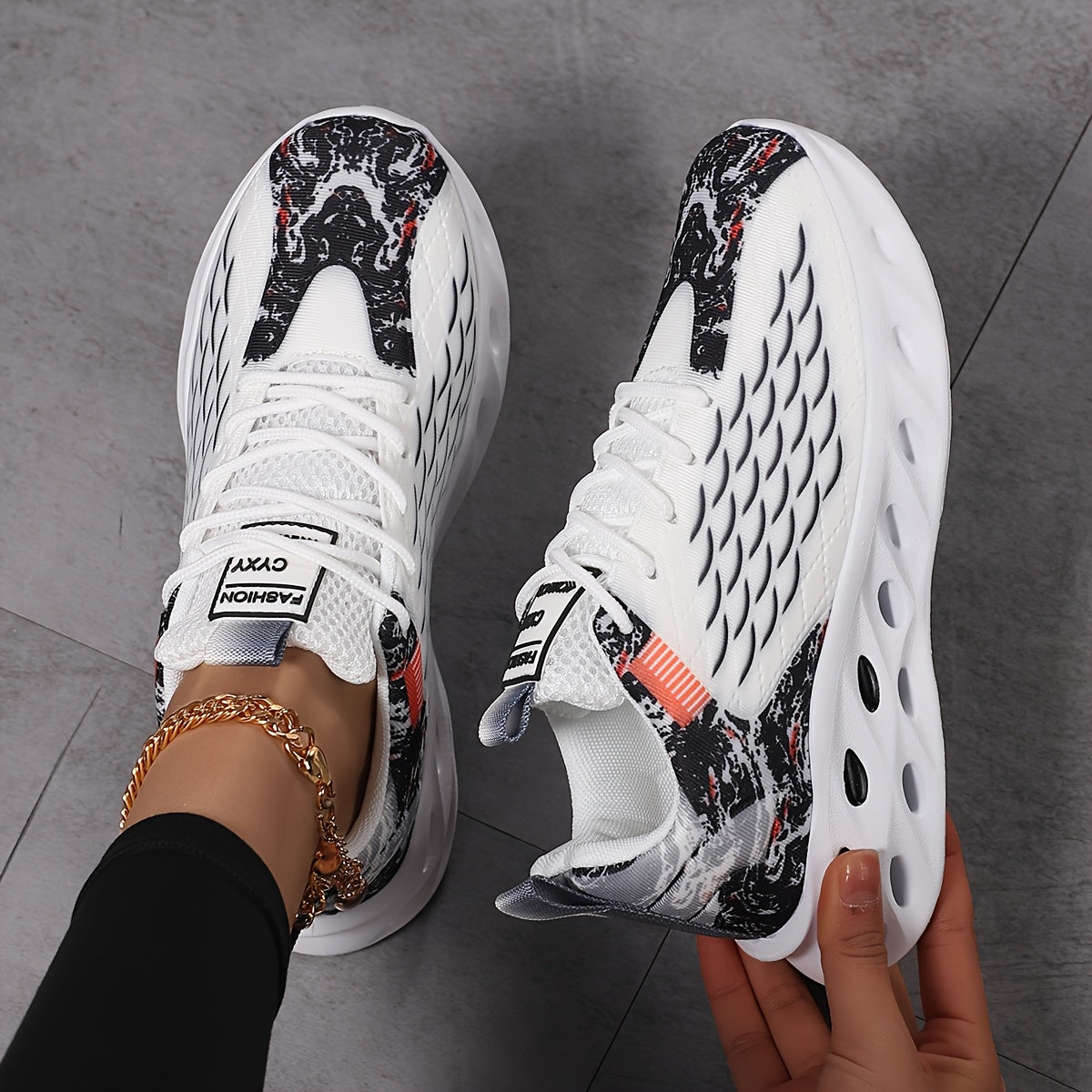 New Fish Scale Large Size Women's Couple Lace-Up Breathable Knitted Running Shoes, Fashion Casual Trendy Sports Sneakers with Perforated Soles and Comfortable High-Top Coconut Design