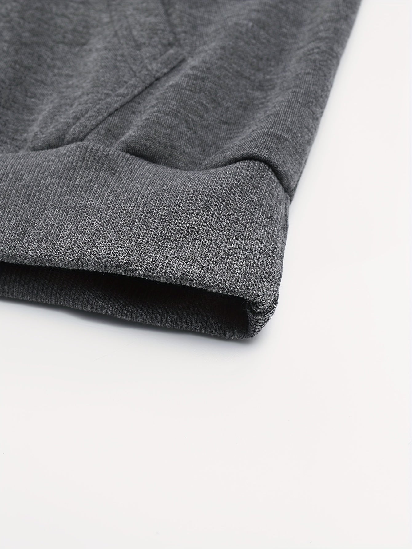 A Set of Two Men'S Casual Sports Outfits, Featuring a Striped Design with Moderately Soft Fabric, Suitable for Outdoor Running And Fitness Activities in All Seasons.