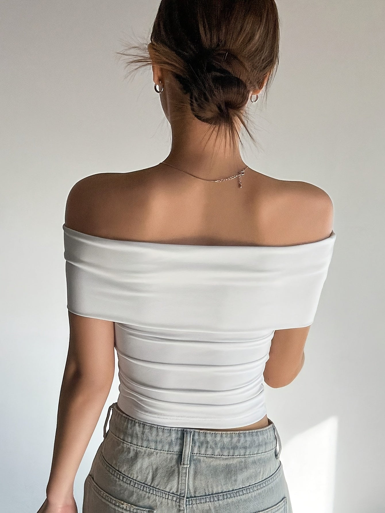 Chic Comfort| Elegant Women's Light Pink Off-Shoulder Ruched Crop Top - Slim Fit, Solid Color, Polyester & Elastane Blend, Machine Washable for Summer, Casual Wear|Chic Offshoulder Top|Delicate Texture