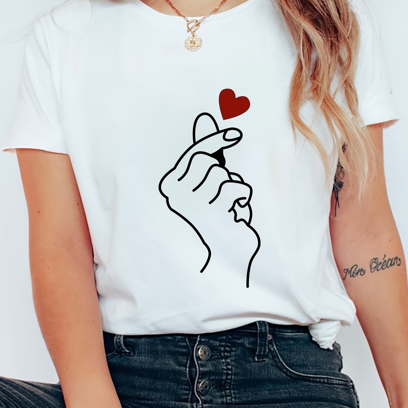 Heart Graphic Round Neck Sports T-shirt, Short Sleeve Running Casual Top, Women's Activewear