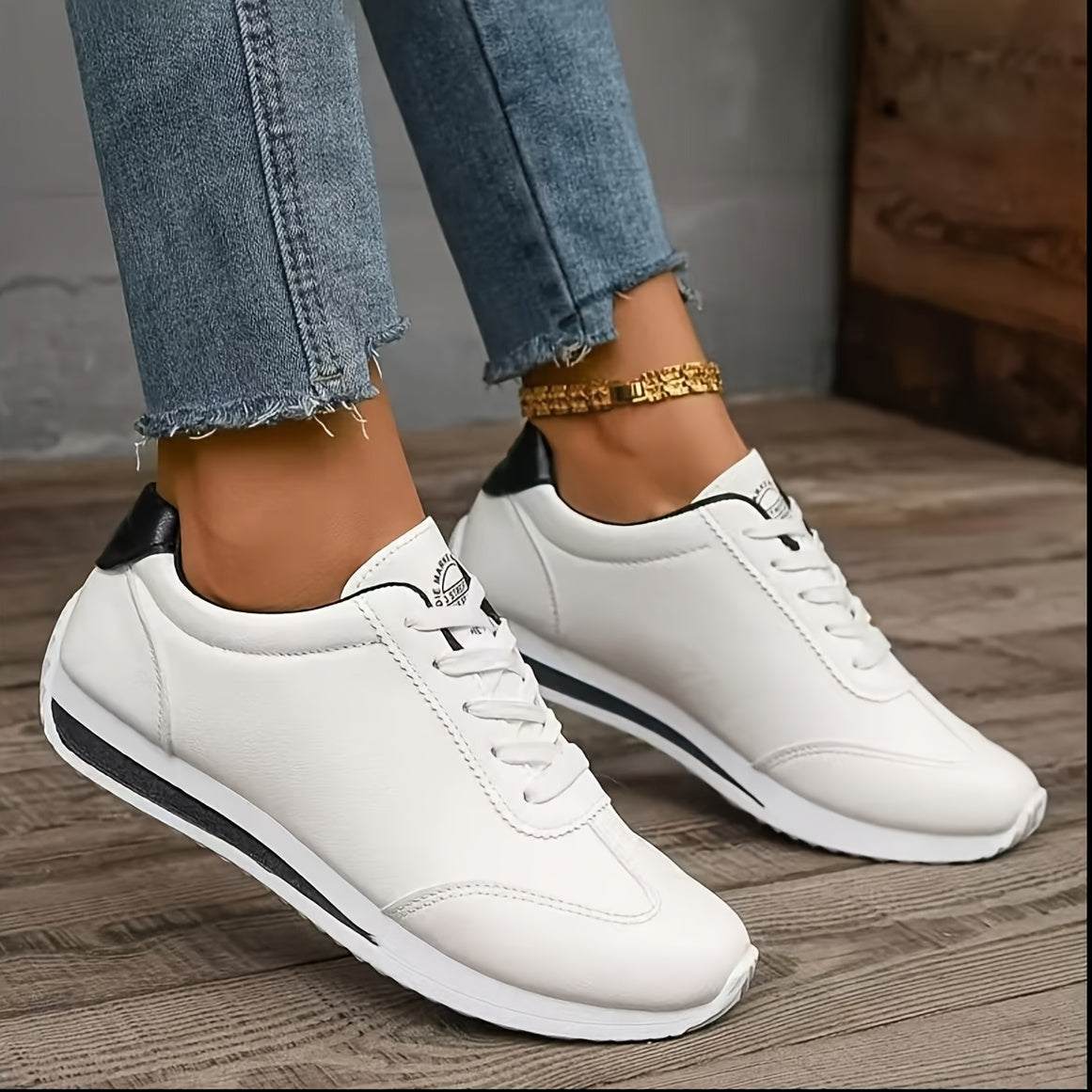 Women's Classic White Low-Top Sneakers - Lightweight Comfortable Lace-Up Shoes with Durable Rubber Sole & Breathable Fabric Lining, PU Synthetic Cover Upper, All-Season Versatile Casual Shoes for Casual Attire, Sleek Shoe Des