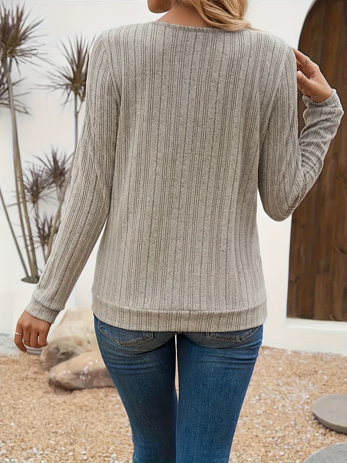 Elegant Lavender Women's V-Neck Long Sleeve T-Shirt - Soft Brushed Ribbed Polyester Blend, Stretchy & Machine Washable, Perfect for All Seasons