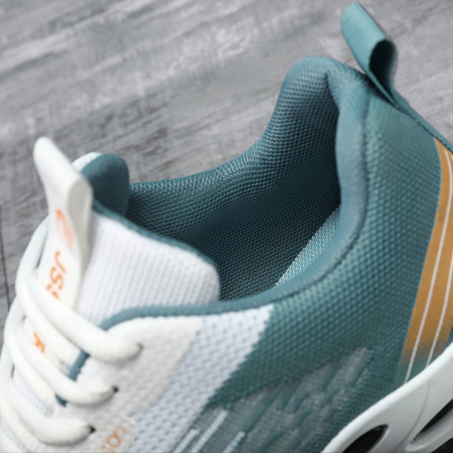 Men's Fashion Sports Sneakers, Breathable Mesh Fabric Upper, Comfortable Lace-Up Running Shoes with PVC Sole and Cloth Insole for All Seasons