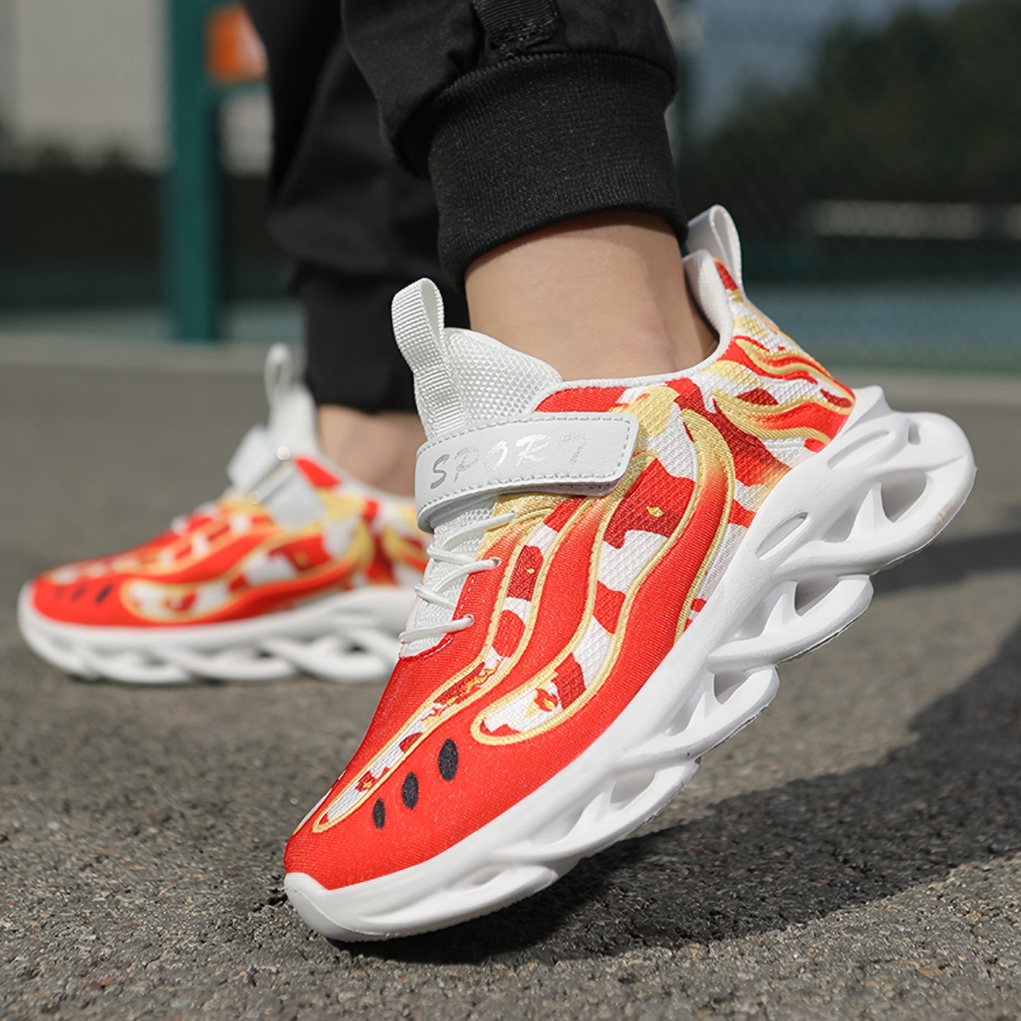 Casual Mesh Sneakers for Boys And Girls with a Three-Dimensional Pattern, Featuring a Low-Top Design with And an EVA Sole, Perfect for Stylish Sports Activities.
