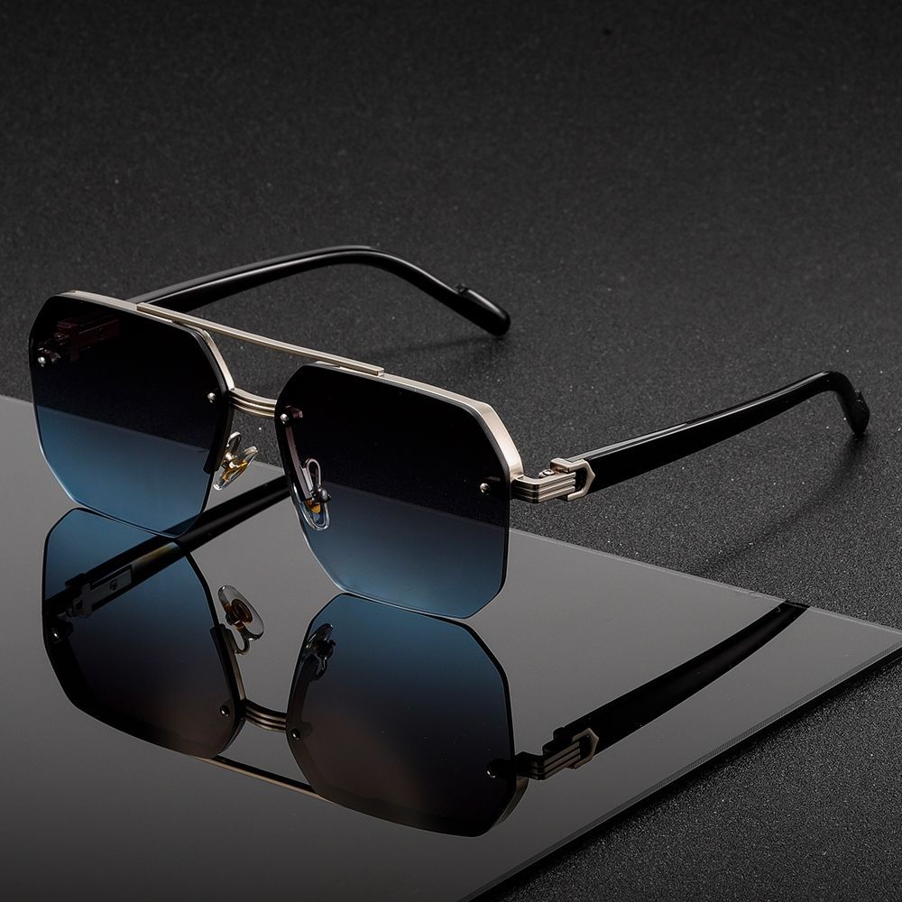 Trendy high-end dual-bar polygonal frame glasses, fashionable for street photography on Instagram