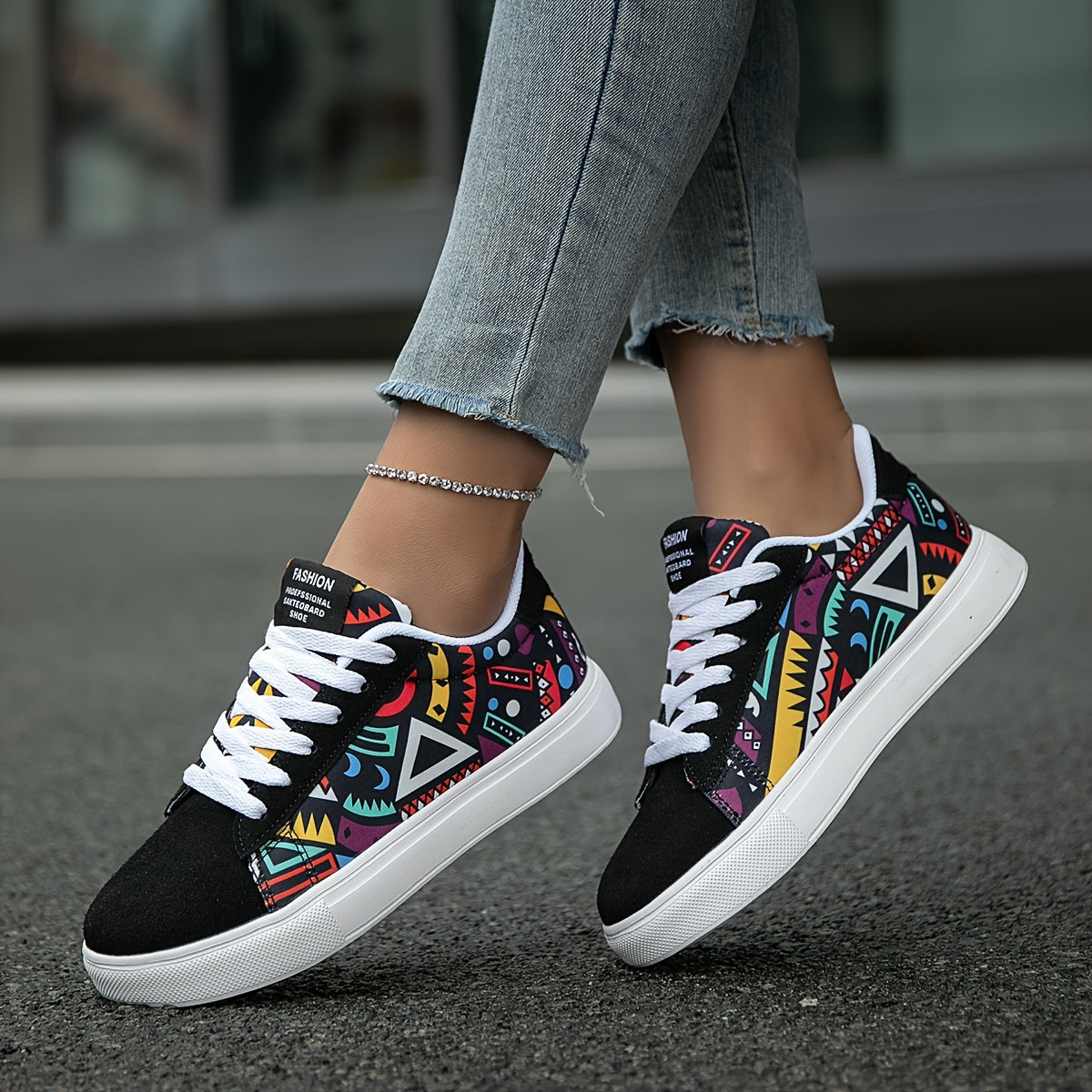 Women's Casual Skate Shoes Geometric Pattern Random Print Versatile, Lightweight Anti-Slip Outdoor Sports Daily Wear Walking Sneakers