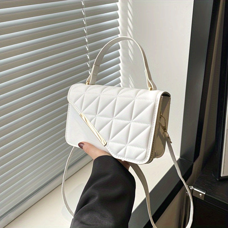Stylish Small Square Handbag for Women with a Diamond Pattern, Perfect for Shoulder Or Crossbody Wear.