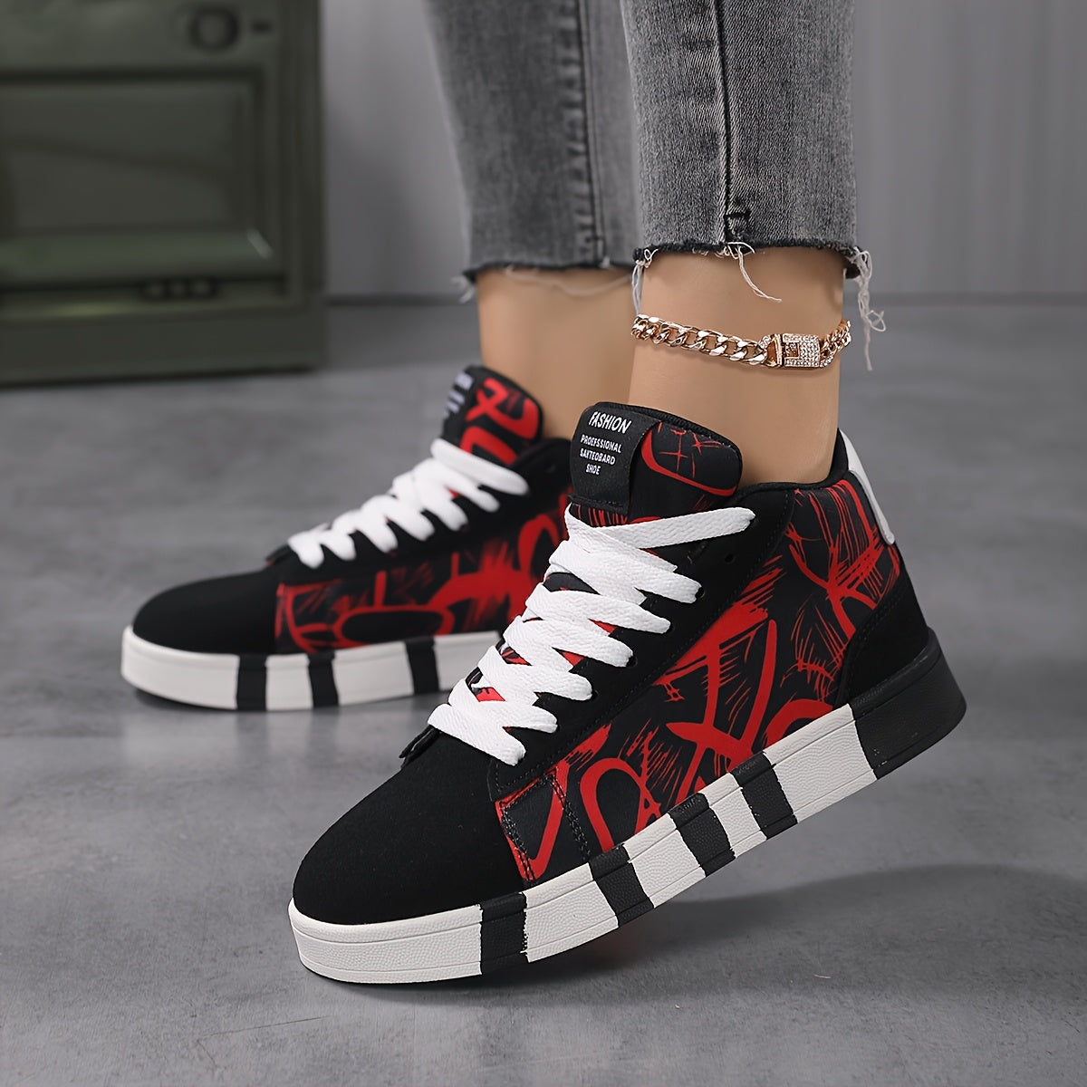 Women'S High-Top Casual Skate Shoes, Black and White Graffiti Design, Lightweight Fabric Lining, All-Season Rubber Sole Sneakers for Outdoor Sports and Hiking, Skate Shoes