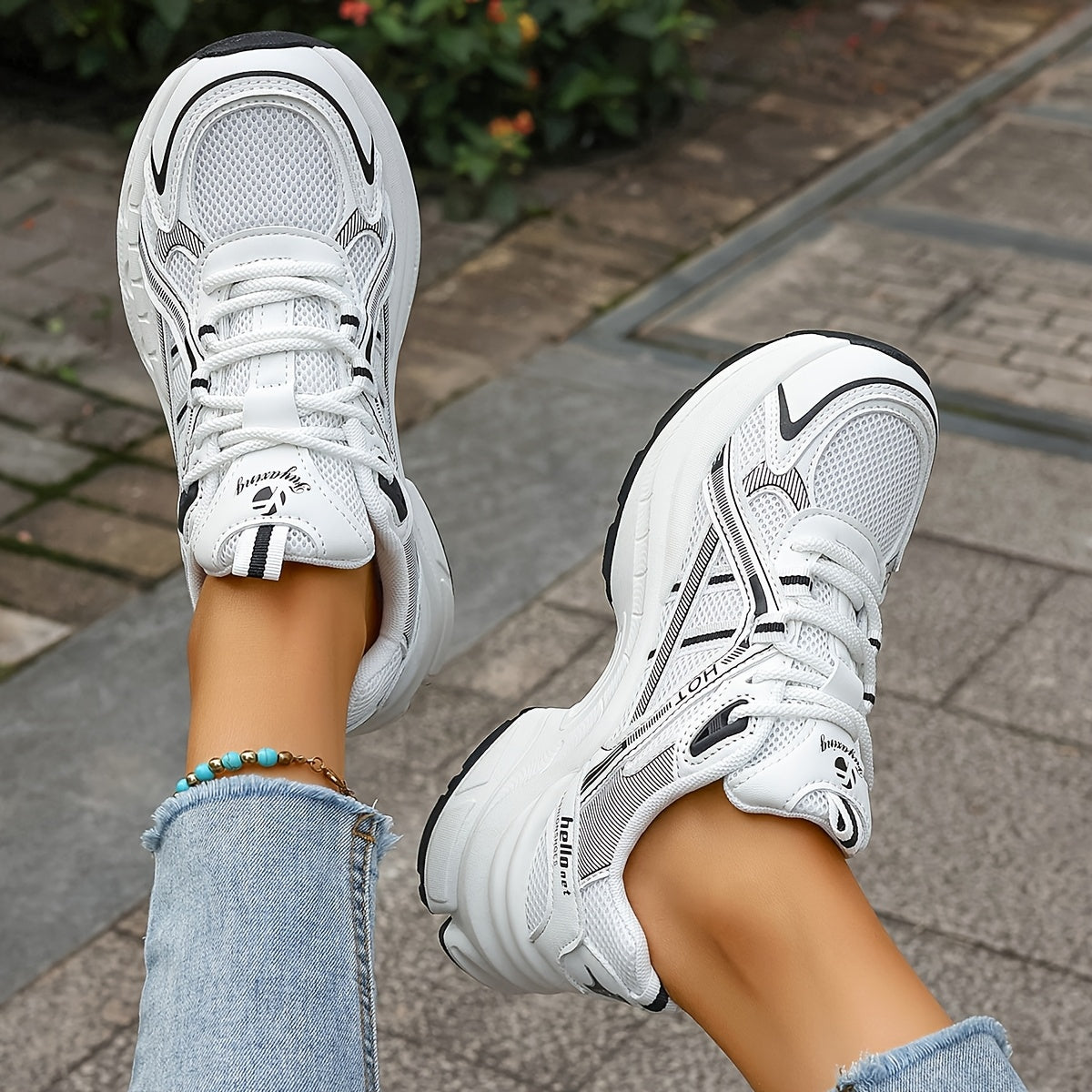 Women's Minimalist Black and White Thick-Sole Lace-Up Sneakers with Breathable Mesh Material, Comfortable for Daily Wear and Light Exercise