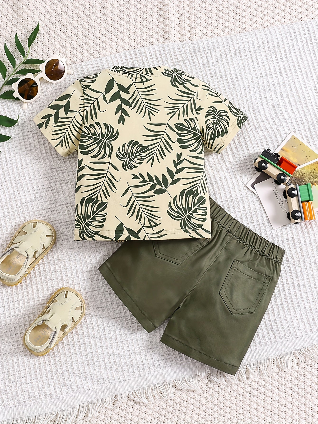 Boys' Tropical Leaf Print Cotton Blend Casual Outfit - Short Sleeve Tee & Drawstring Shorts Set, Machine Washable for Spring/Summer, Perfect for Outdoor