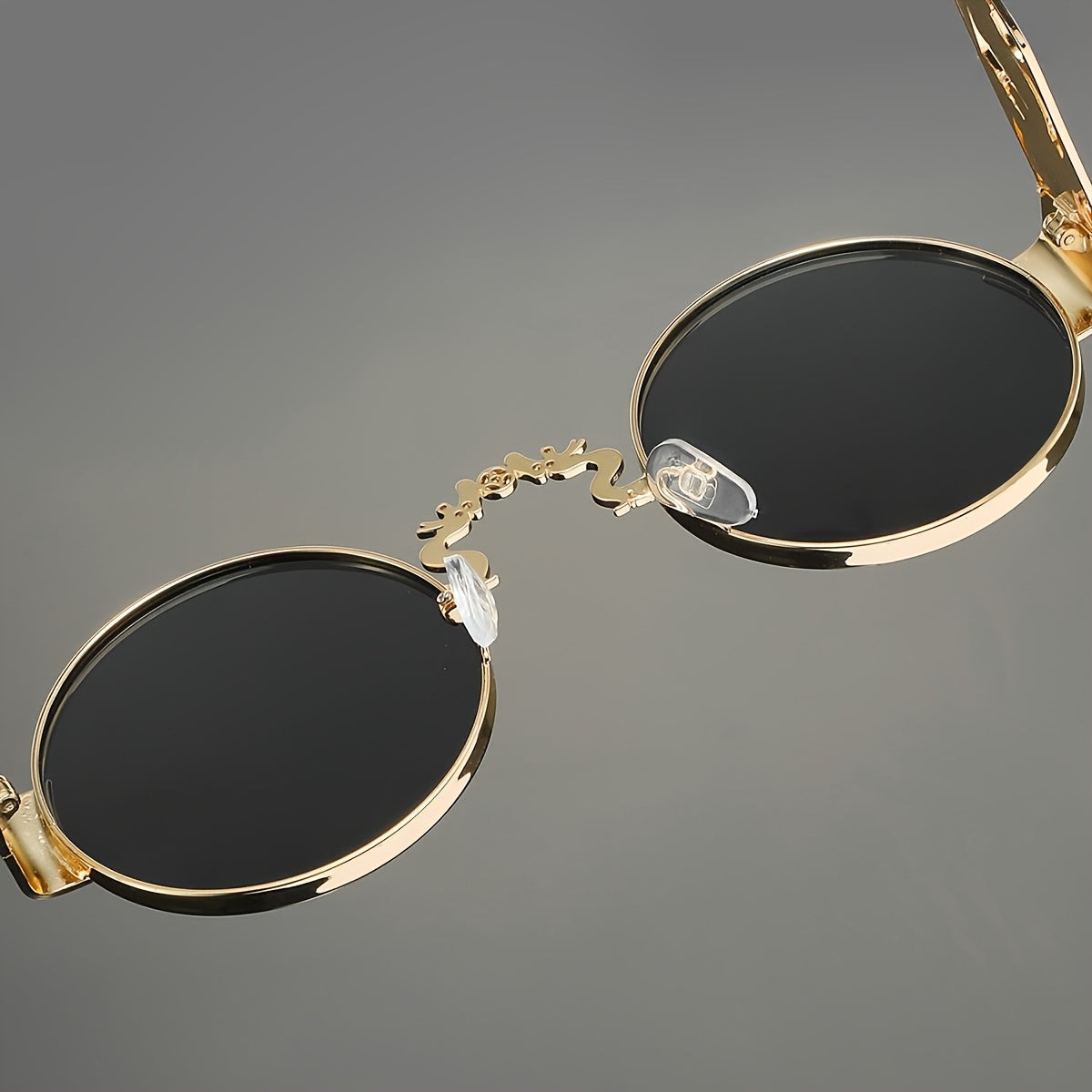 A Pair Of Men's Stainless Steel Retro Round Frame Glasses, Chinese Dragon And Phoenix Carving Hollow Arms, Casual Hip-hop Punk Street Party Fashion Trend Decorative Glasses, With PC Lenses
