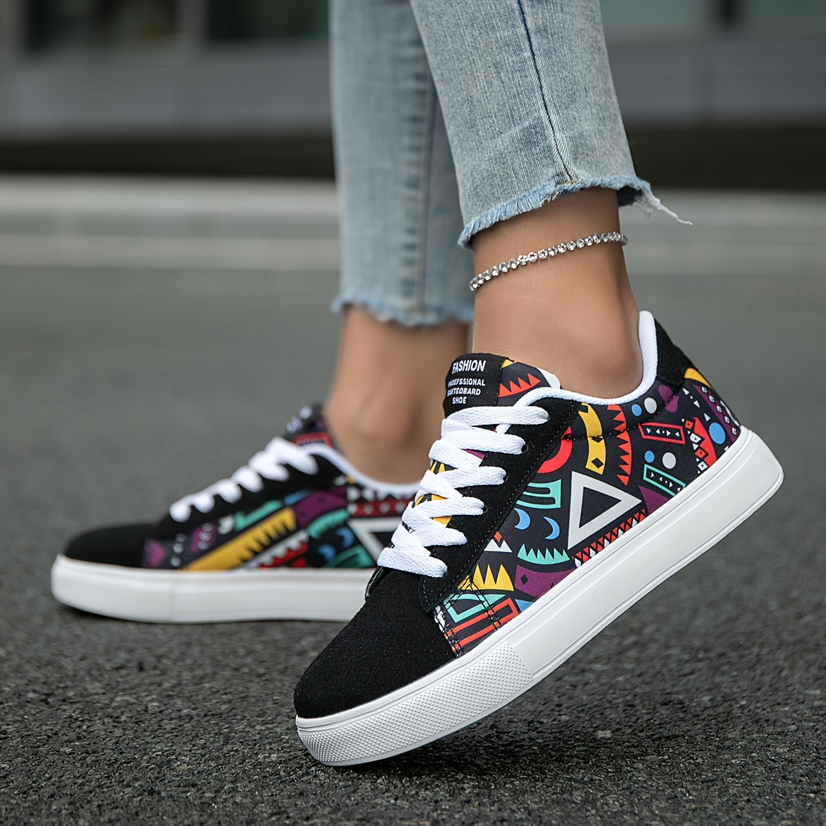 Women's Casual Skate Shoes Geometric Pattern Random Print Versatile, Lightweight Anti-Slip Outdoor Sports Daily Wear Walking Sneakers