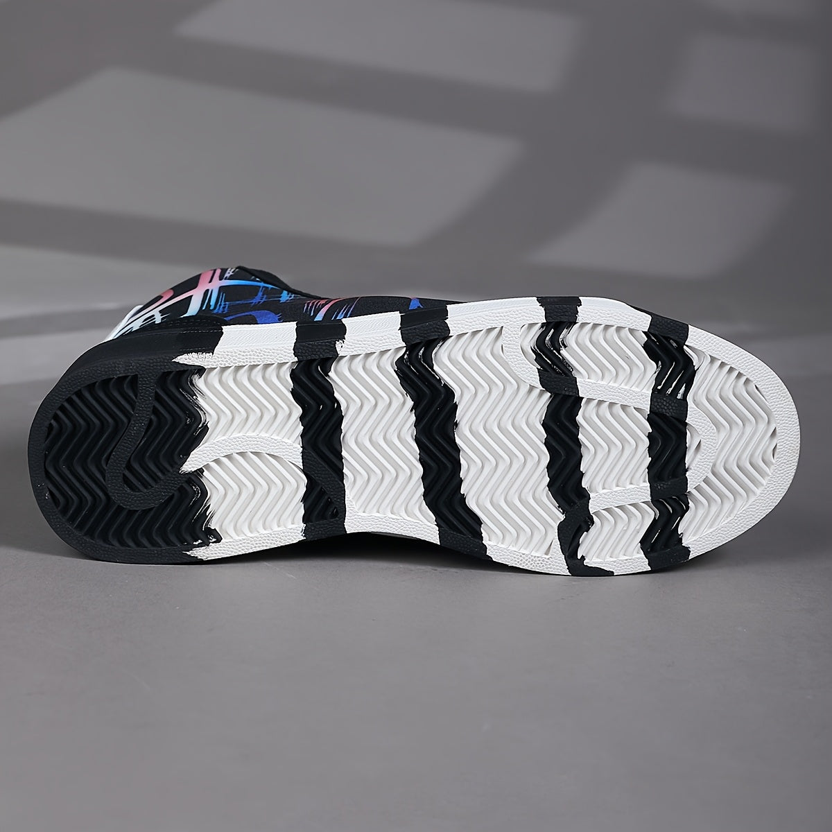 Women'S High-Top Casual Skate Shoes, Black and White Graffiti Design, Lightweight Fabric Lining, All-Season Rubber Sole Sneakers for Outdoor Sports and Hiking, Skate Shoes