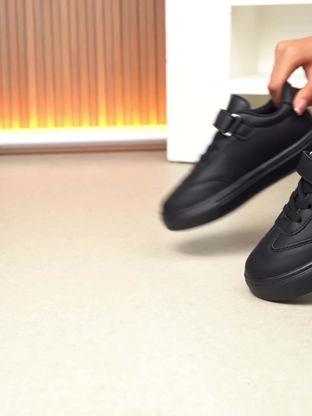 Youngsters' Casual Sneakers with Black Design, Lightweight & Comfortable Low-Top Shoes with Closure for Boys and Girls - Perfect for Casual Attire, Youngsters'S Footwear, Breathable Youngsters'S Footwear