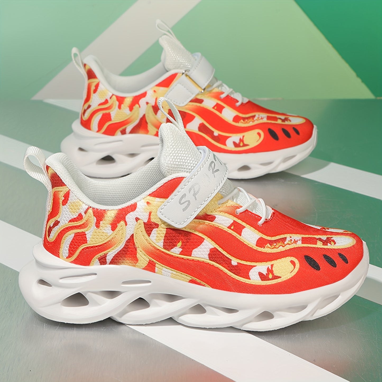 Casual Mesh Sneakers for Boys And Girls with a Three-Dimensional Pattern, Featuring a Low-Top Design with And an EVA Sole, Perfect for Stylish Sports Activities.