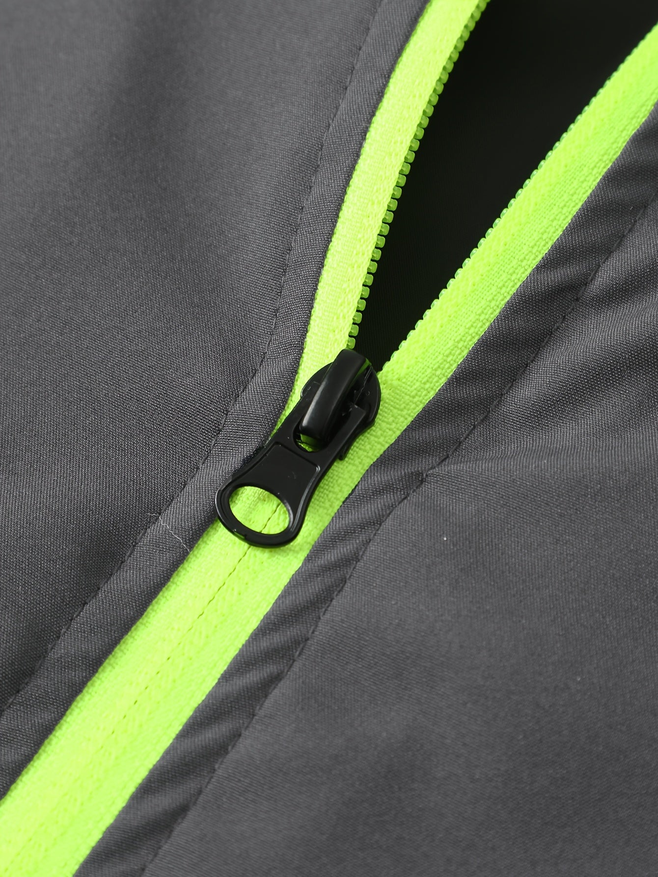 Men's Two-Tone Spliced Jacket and Pants Set in Fluorescent Green with 'Sports' Letter Print, Eye-Catching Fashion Design, Comfortable Soft Fabric, Essential Outfit for Home or Outdoor Wear TZ8030