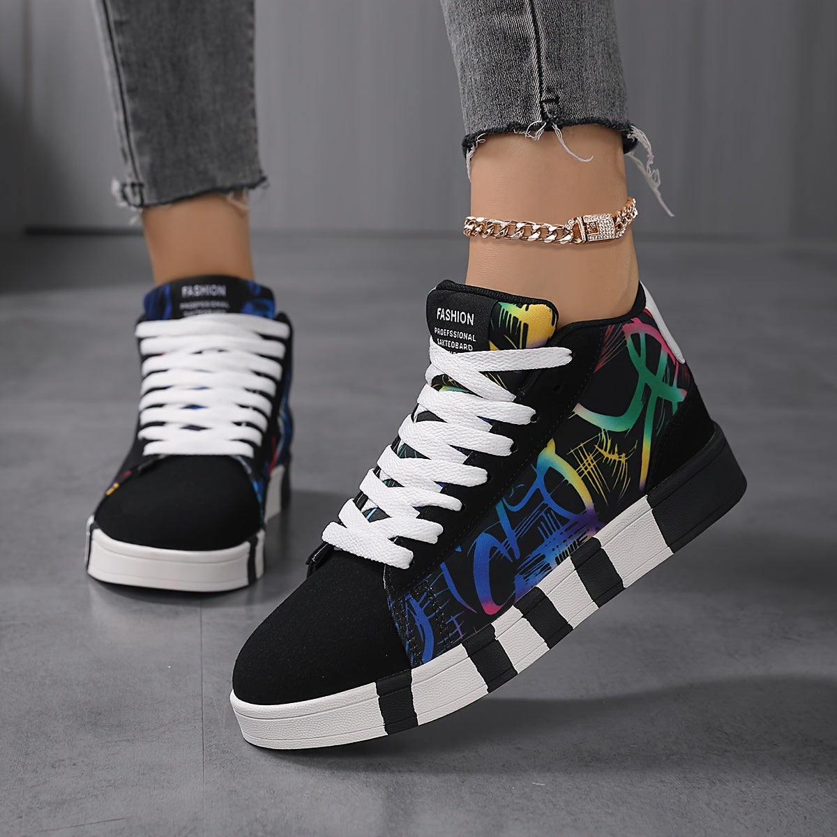Women'S High-Top Casual Skate Shoes, Black and White Graffiti Design, Lightweight Fabric Lining, All-Season Rubber Sole Sneakers for Outdoor Sports and Hiking, Skate Shoes