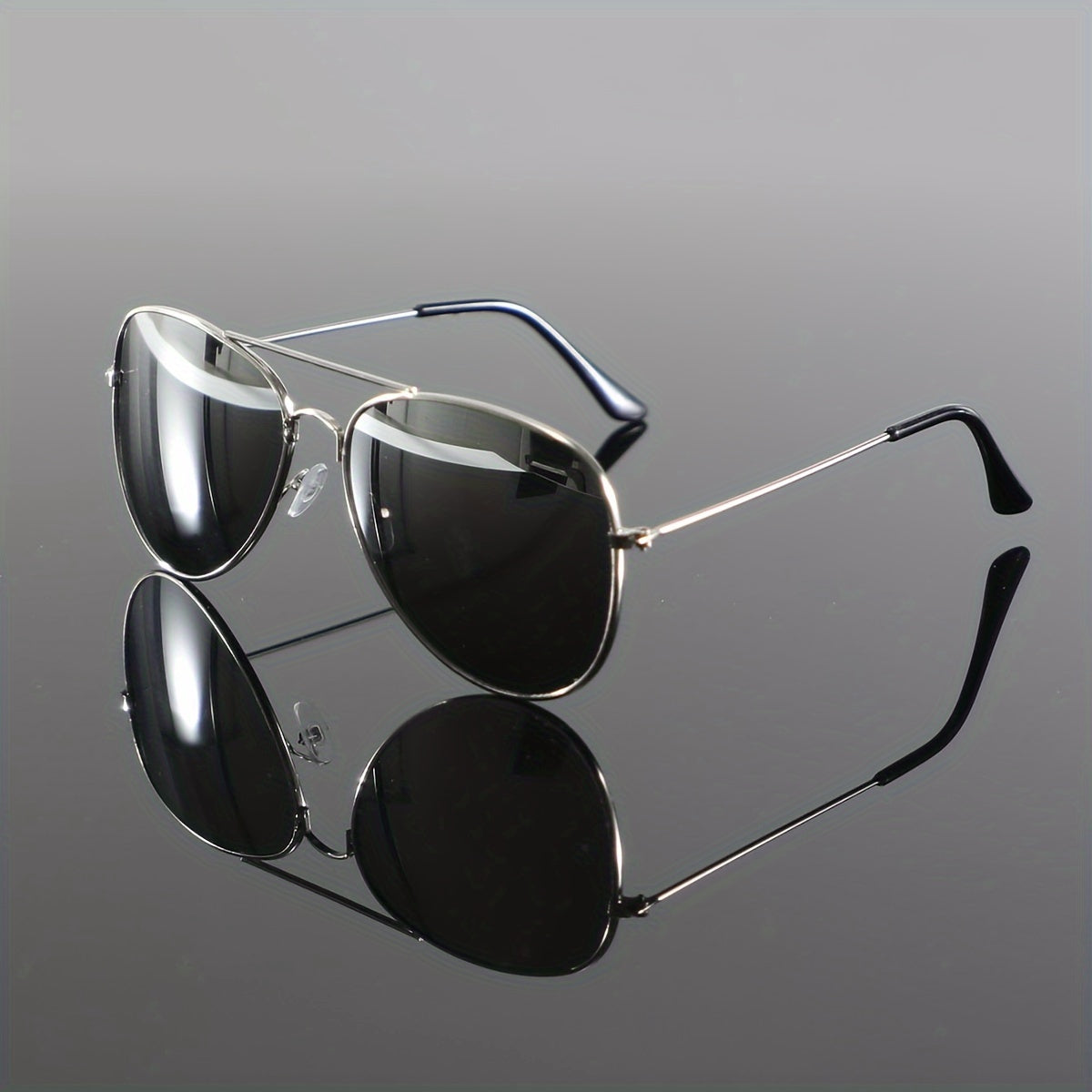 1 Pair of Men's Silvery Reflective Metal Oval Double Beam Retro Mature Personality and Casual Fashion Glasses