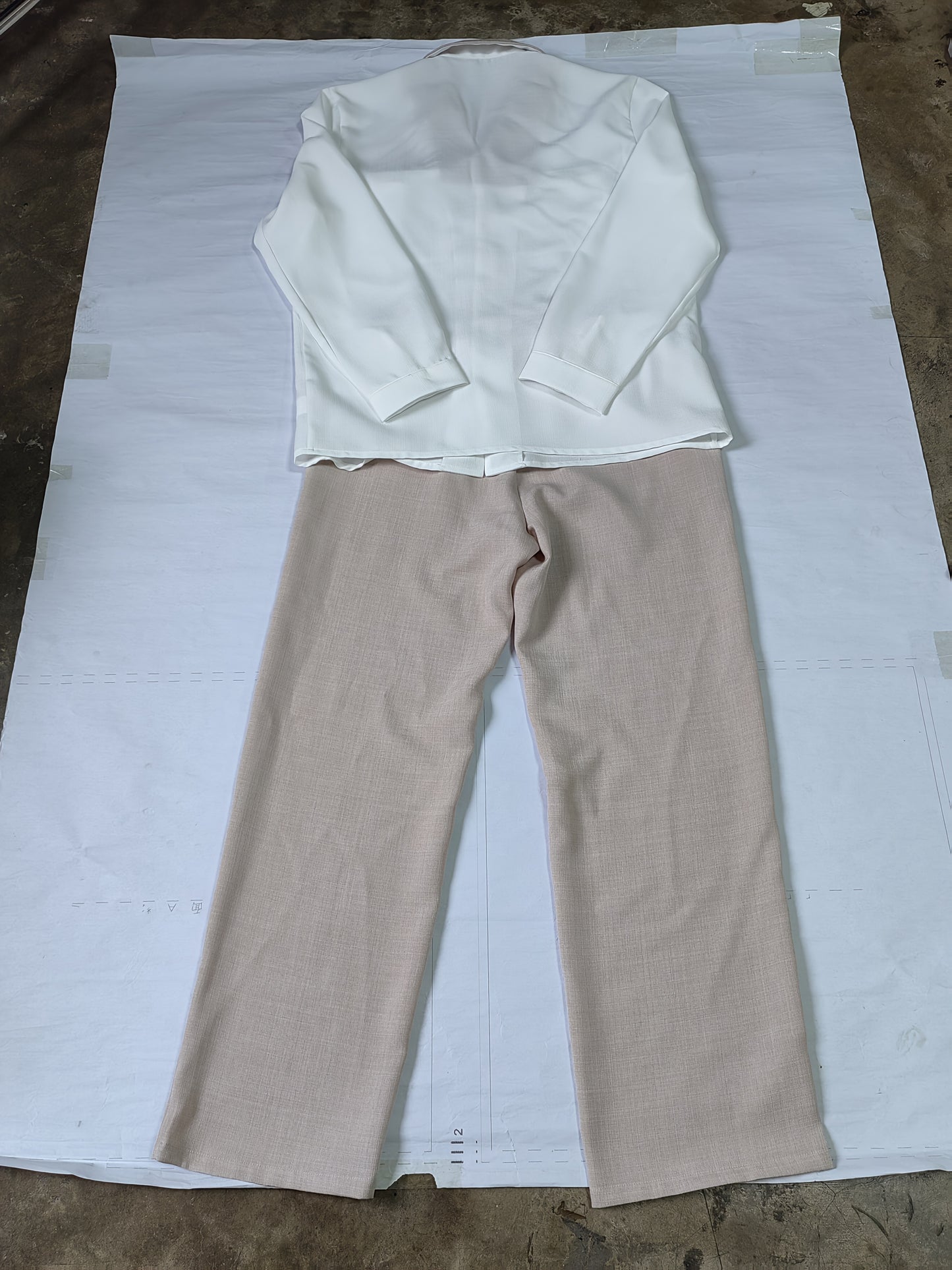 New Autumn And Winter Two-Piece Set Featuring a Color-Blocked Long-Sleeve Shirt with a Suit Collar And Straight-Leg Casual Trousers.