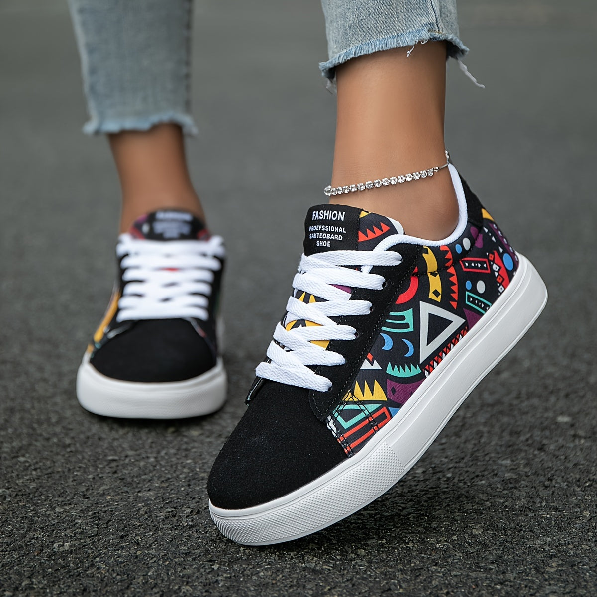 Women's Casual Skate Shoes Geometric Pattern Random Print Versatile, Lightweight Anti-Slip Outdoor Sports Daily Wear Walking Sneakers