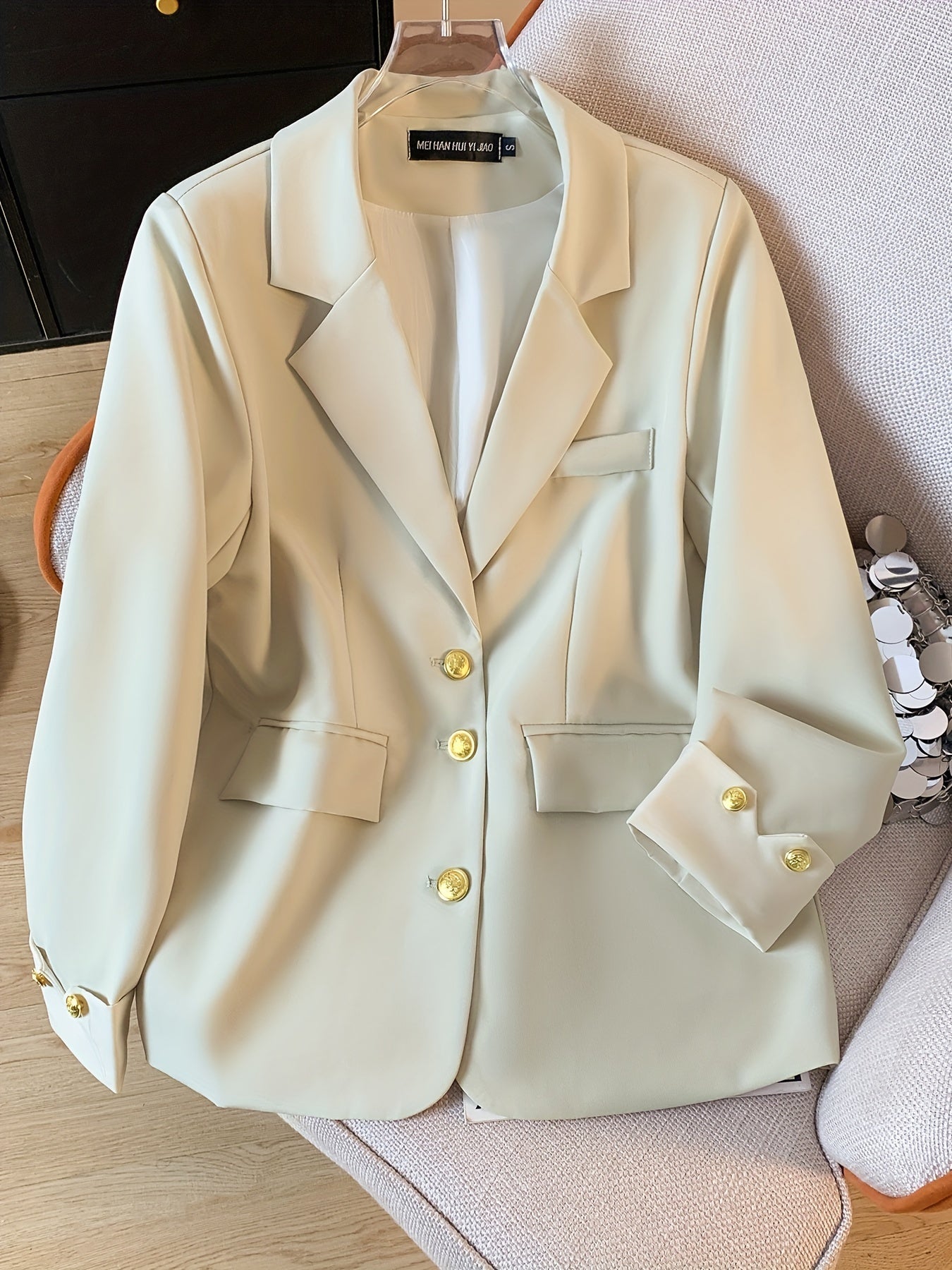 Chic Light Blue Slim-Fit Blazer կանանց համար. Նորաձև երկարաթև աշխատանքային գրասենյակային վերնազգեստ ոսկե կոճակով, էլեգանտ պոլիեսթեր գործվածք, կատարյալ գարնան և աշնան համար