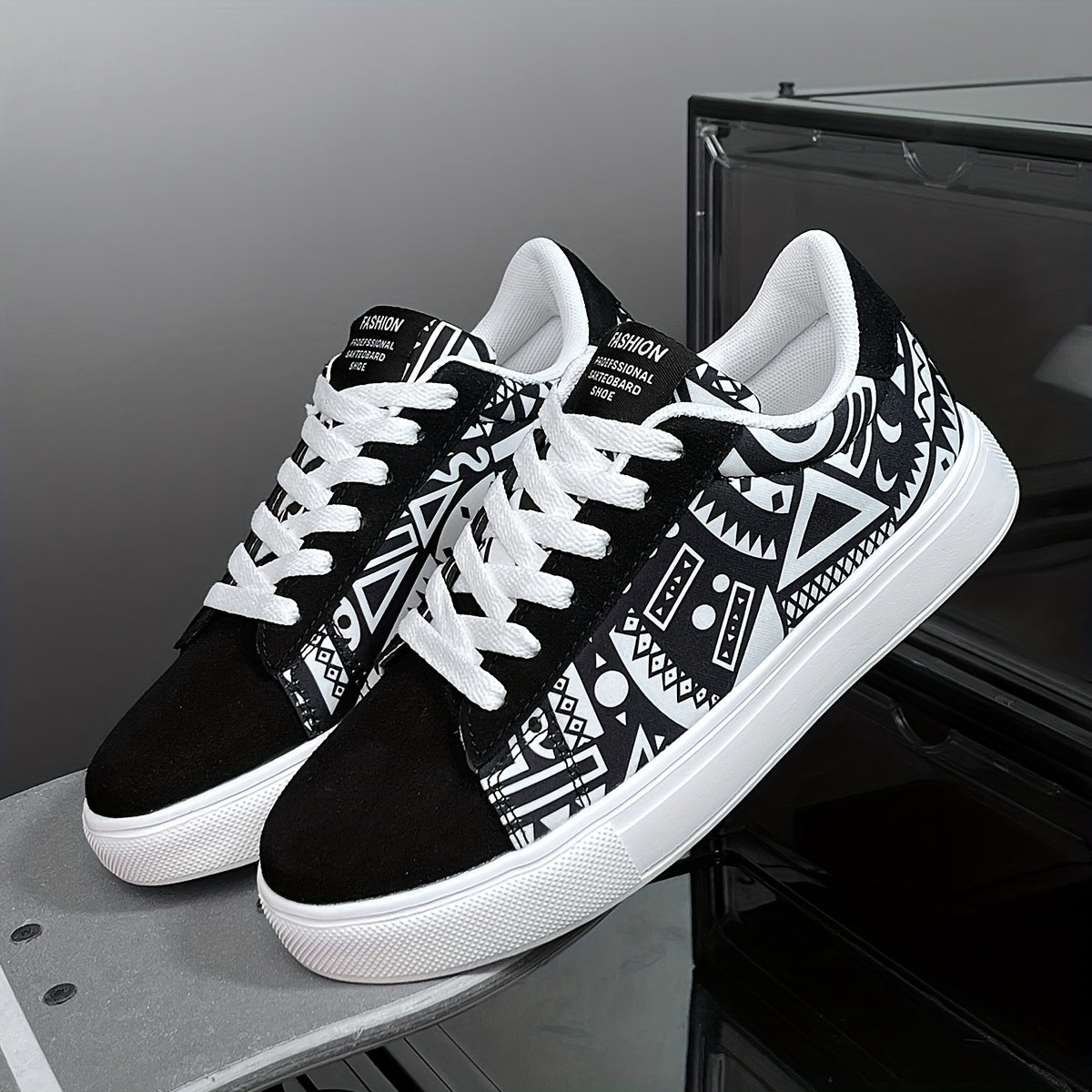 Women's Casual Skate Shoes Geometric Pattern Random Print Versatile, Lightweight Anti-Slip Outdoor Sports Daily Wear Walking Sneakers