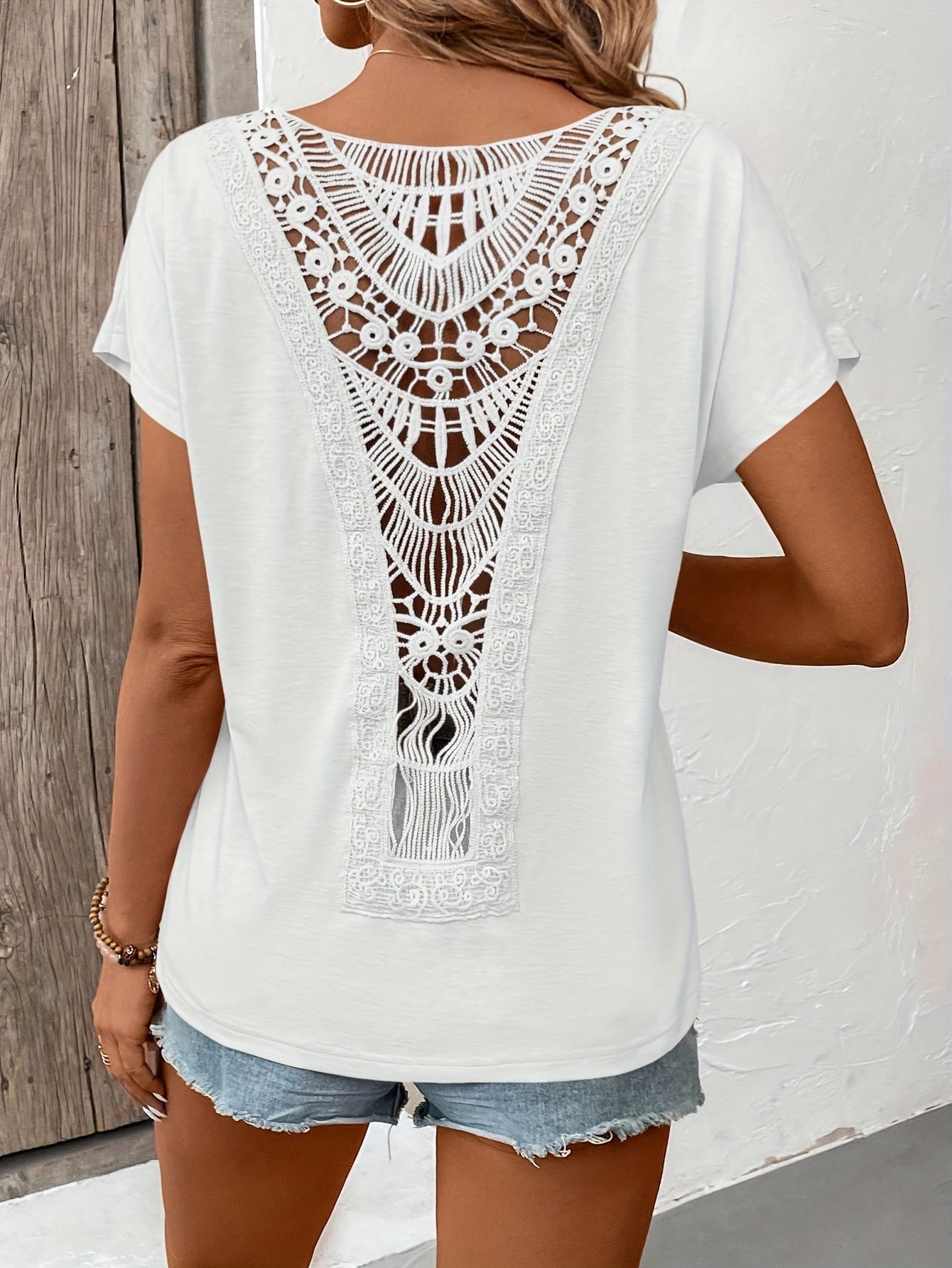 Women'S Elegant Lace Trim Short Sleeve T-Shirt - Chic White Top with Intricate Lace Detail, Round Neck, Lightweight Polyester for Spring/Summer Casual Wear, Ladies T Shirts